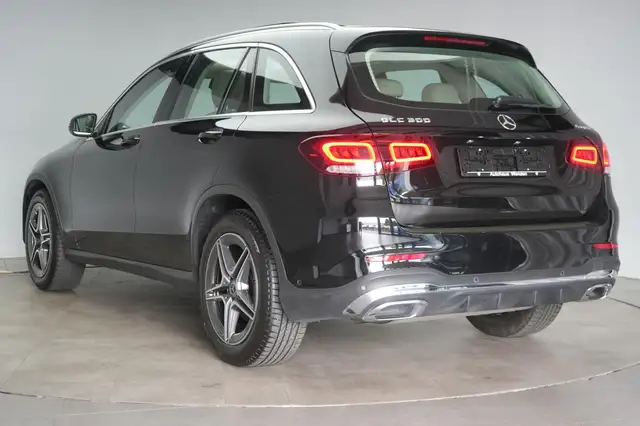 Mercedes-Benz GLC view 5