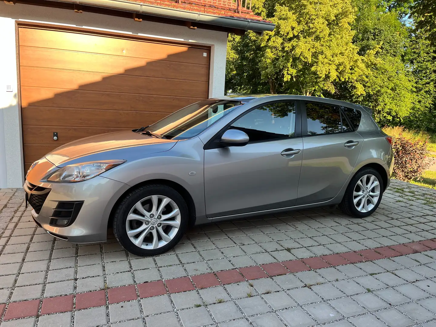 Mazda 3 3 2.0 MZR DISI High-Line Grau - 1