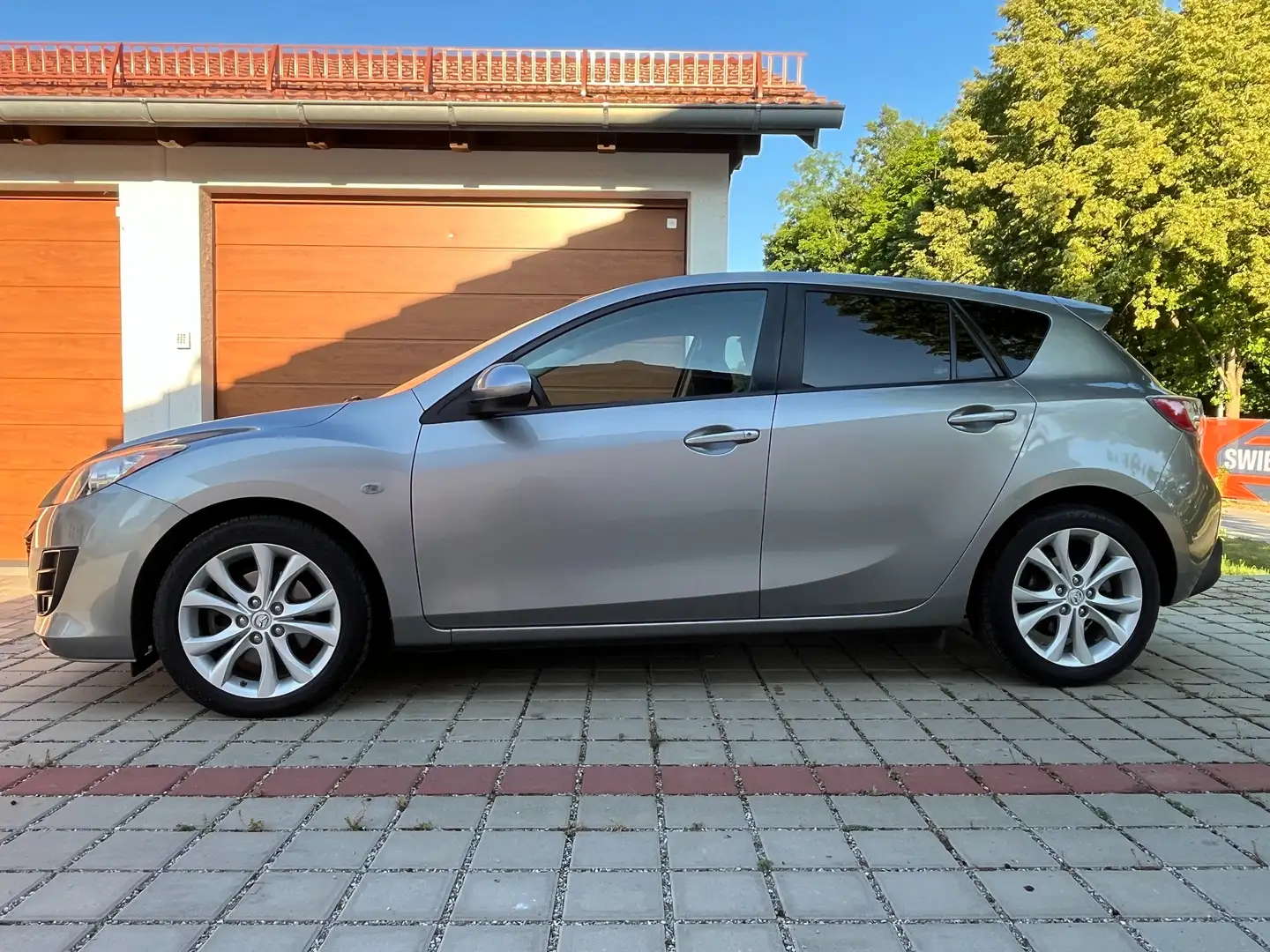 Mazda 3 3 2.0 MZR DISI High-Line Grau - 2