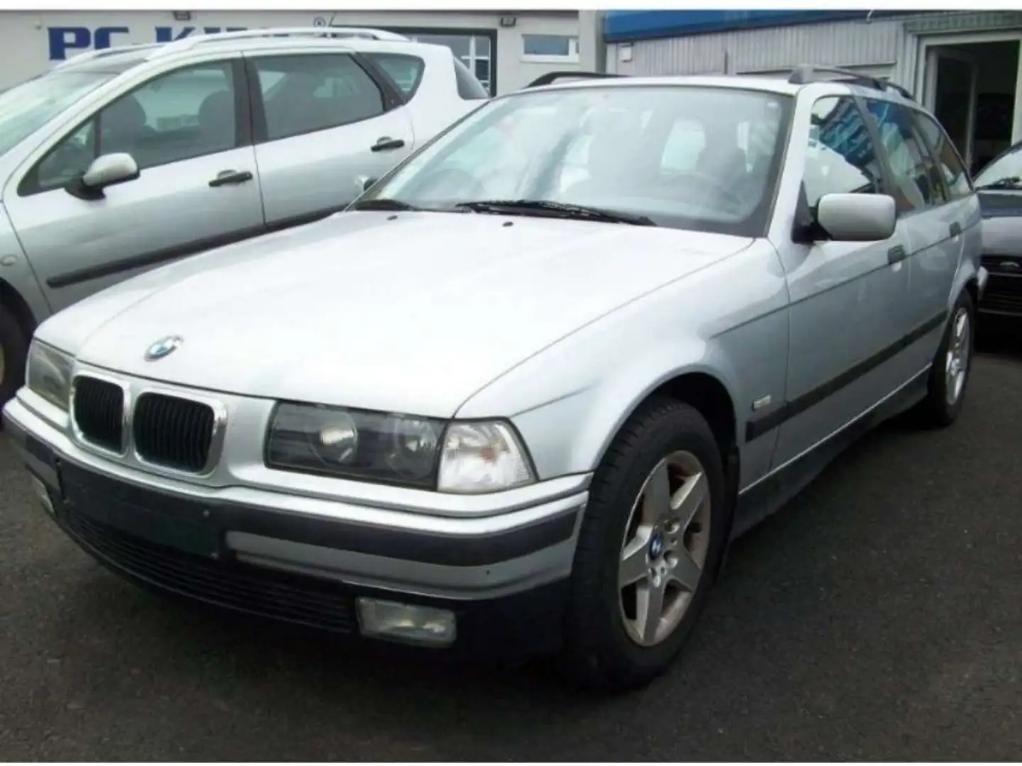 BMW 320 320i Touring  1-Hand org. 62300km Silber - 2