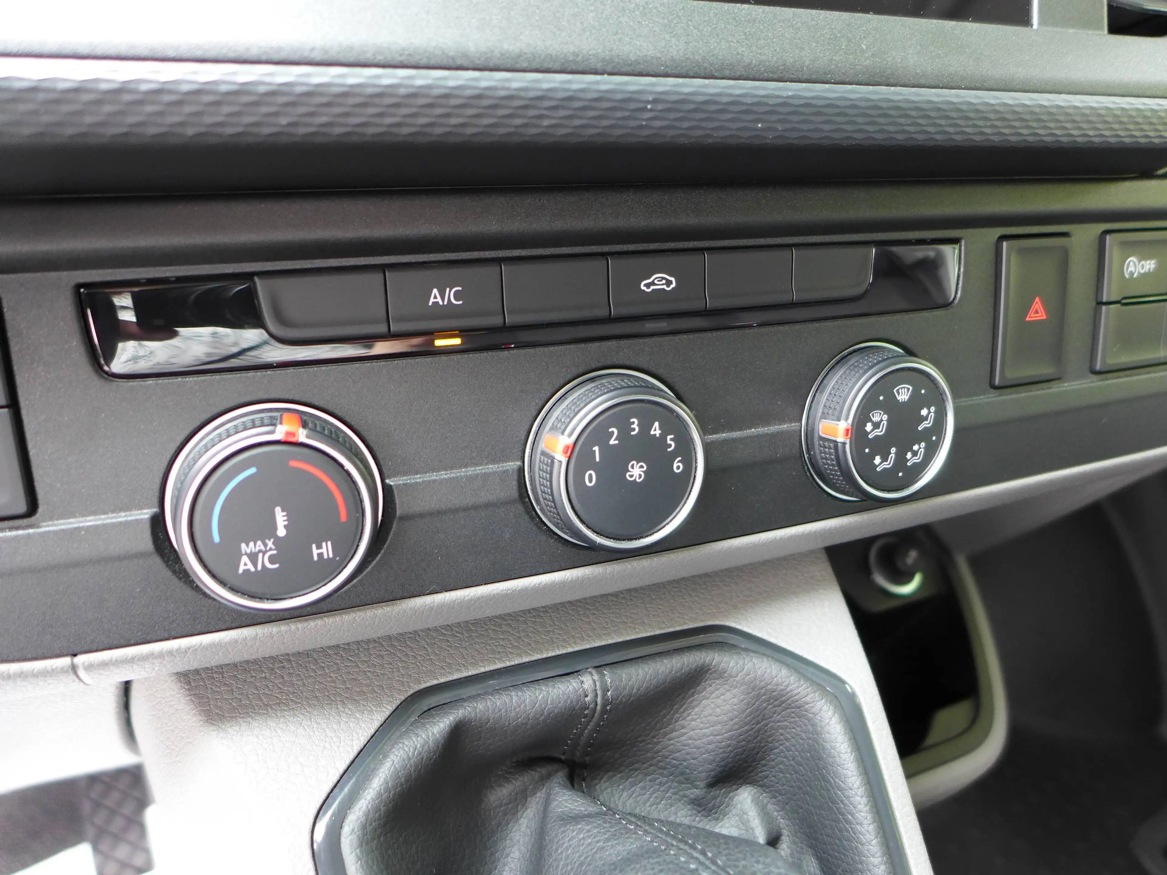 Volkswagen T6.1 Transporter Transporter T6.1 2.0 TDI BMT Klima / APP / PDC — photo 6
