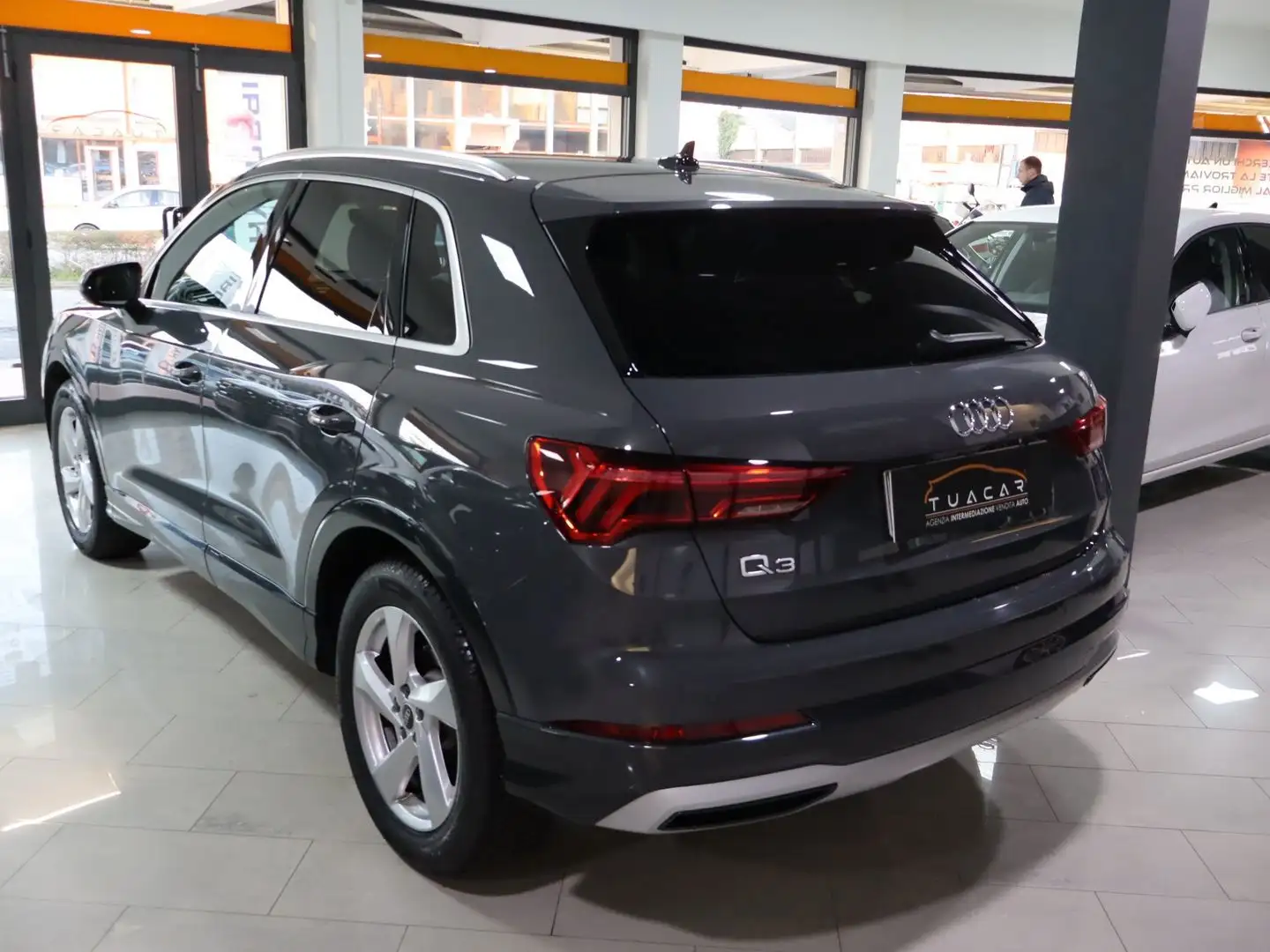 Audi Q3 Business Advanced 2.0 35 TDI Grau - 2