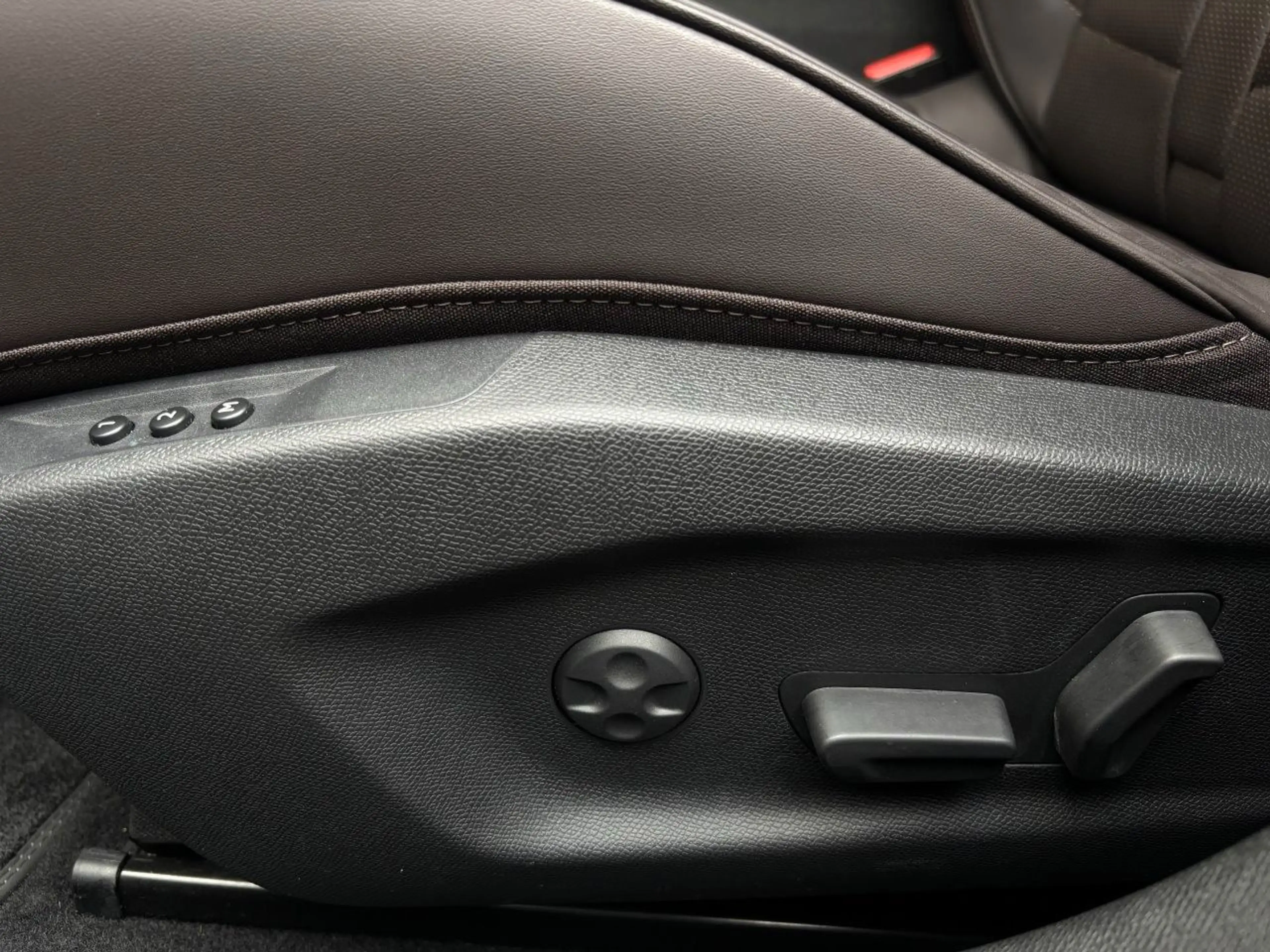 DS Automobiles DS 4 BlueHDI 130 EAT8 Etoille Pano| Nappa | FOCAL — photo 8