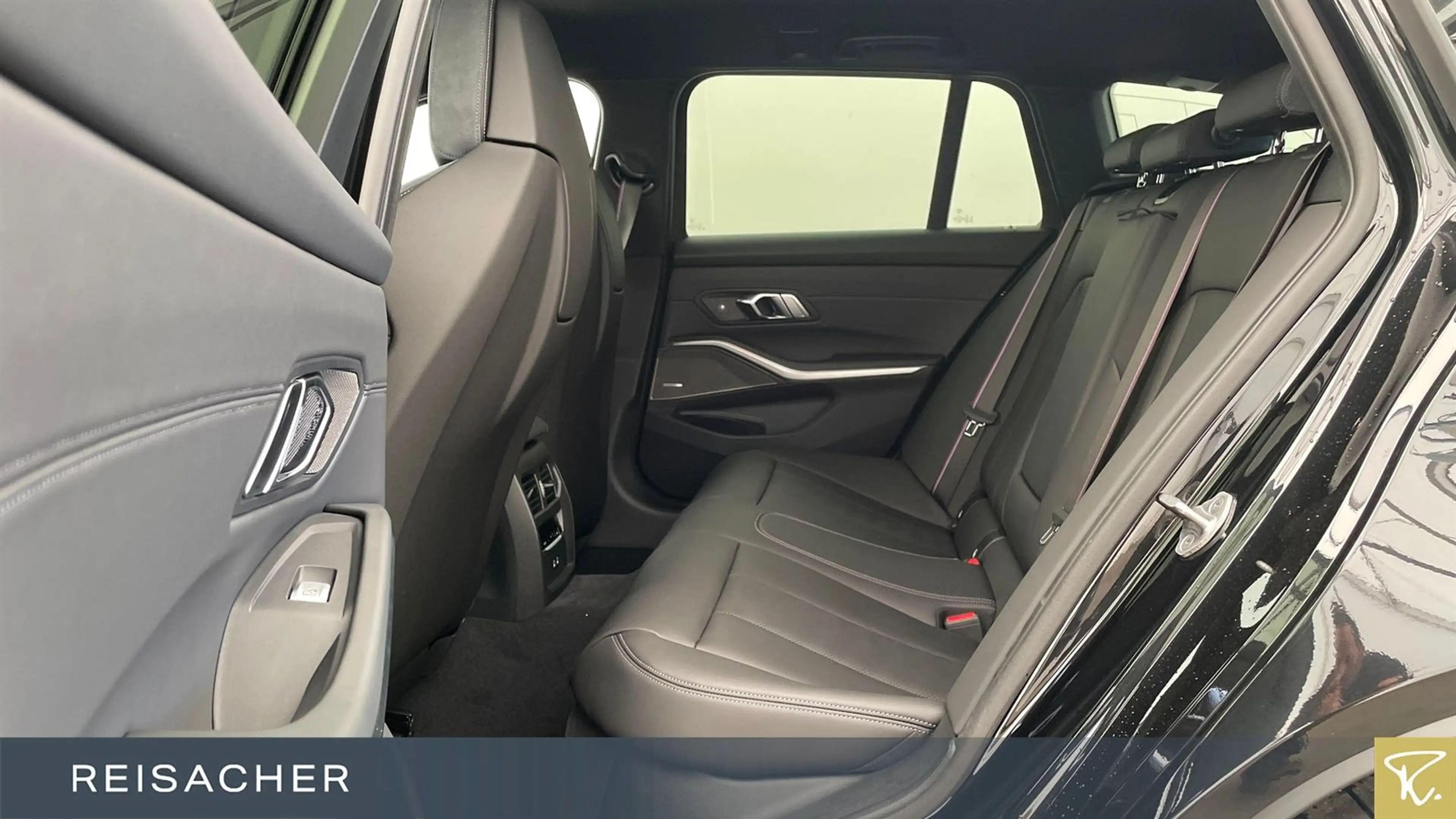 BMW M3 Competition mit M xDrive Touring DAB Radio — photo 8