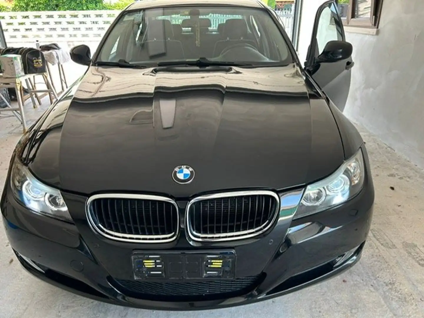 BMW 320 Noir - 1