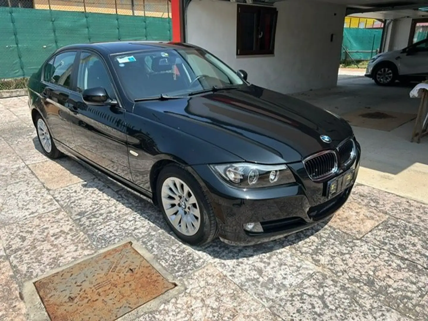 BMW 320 Noir - 2