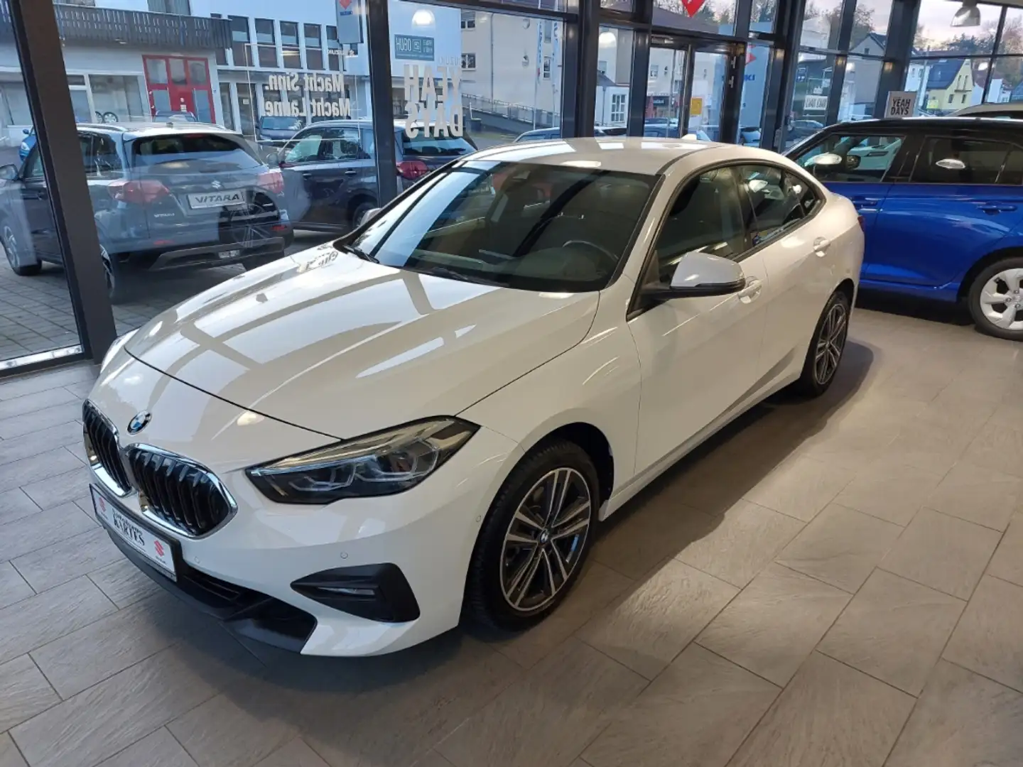 BMW 218 Gran Coupe i Advantage AT Nav LED Lenkradheizung K Weiß - 2