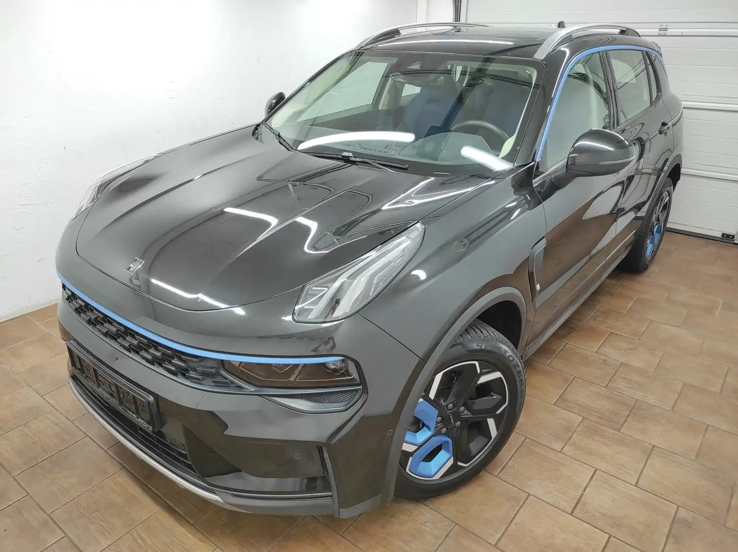 Lynk & Co 01 HEV HYBRID AUTOMATIK NAVI LED KLIMA KAMERA PANORAM Blau - 1