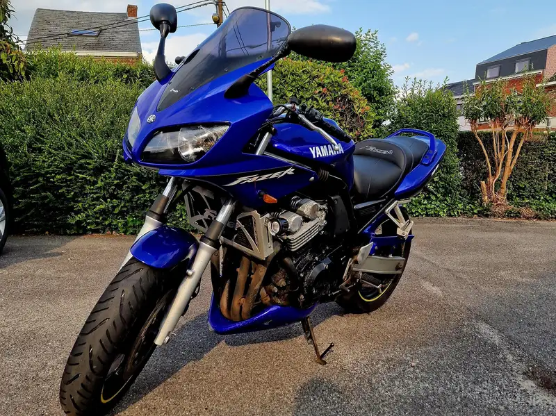 Yamaha FZS 600 - foto 3