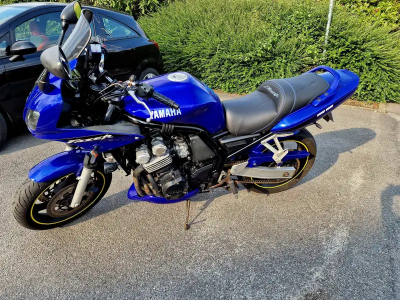 Yamaha FZS 600 - foto 2