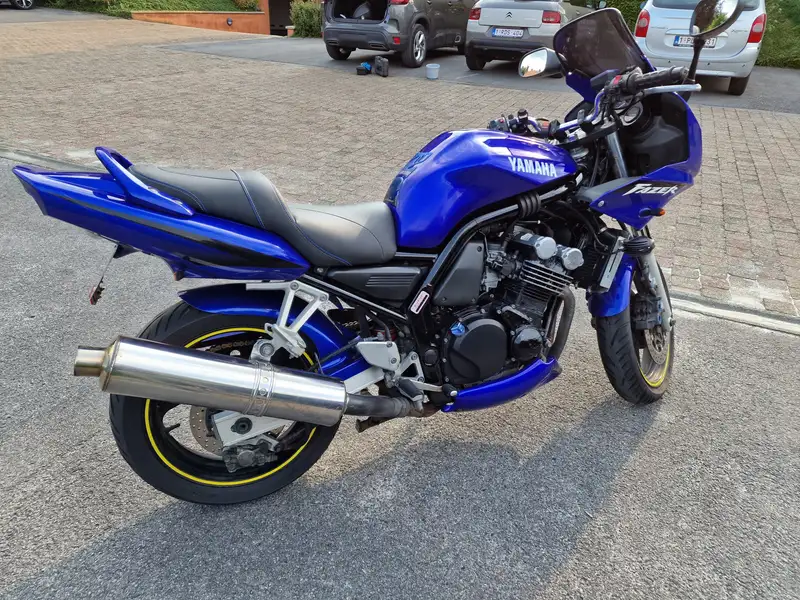 Yamaha FZS 600 - foto 4