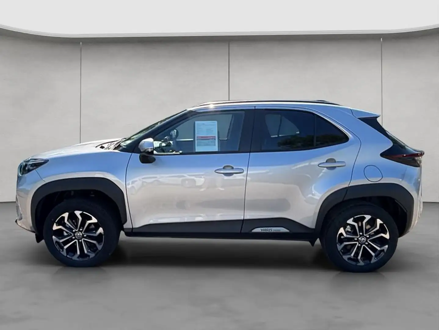 Toyota Yaris Cross Hybrid 130 1.5 VVT-i Teamplayer 68 kW, Zilver - 2