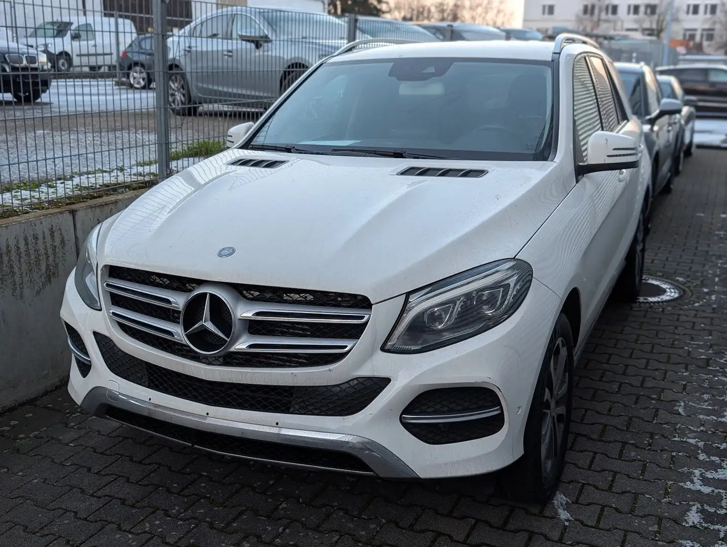 Mercedes-Benz GLE 350 d 4MATIC Sport. AIRMATIC. LED. NAVI. 4x4 Weiß - 2