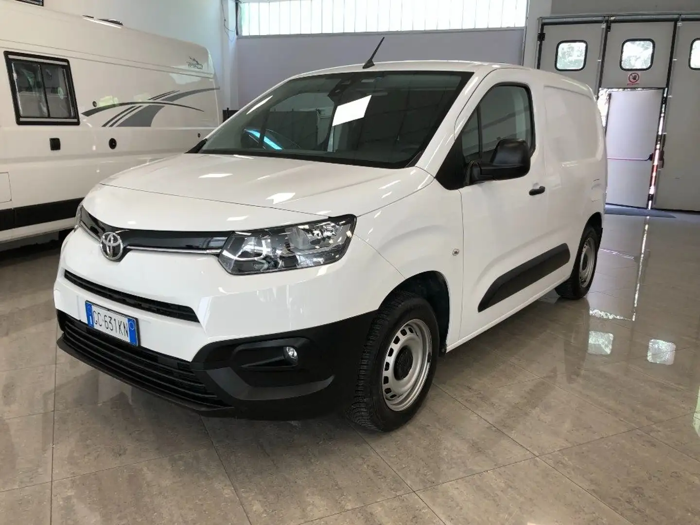 Toyota Proace City 1.2 110 CV S&S Gris - 2
