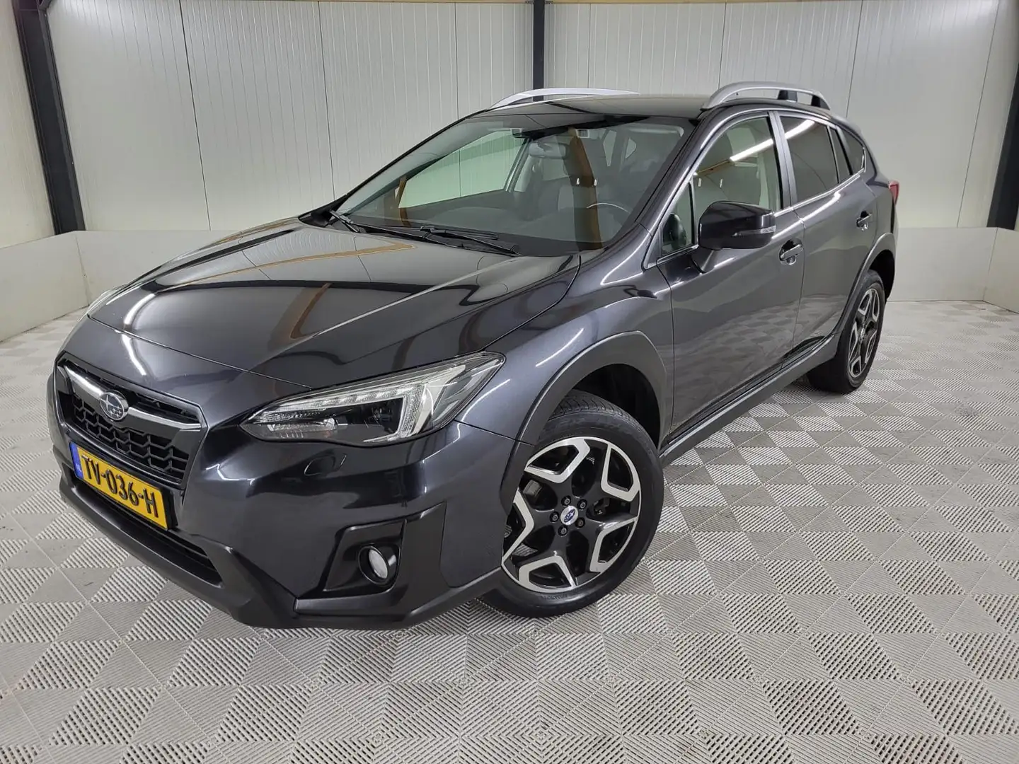 Subaru XV 2.0i Premium, Trekhaak, Camera, Carplay Grijs - 1