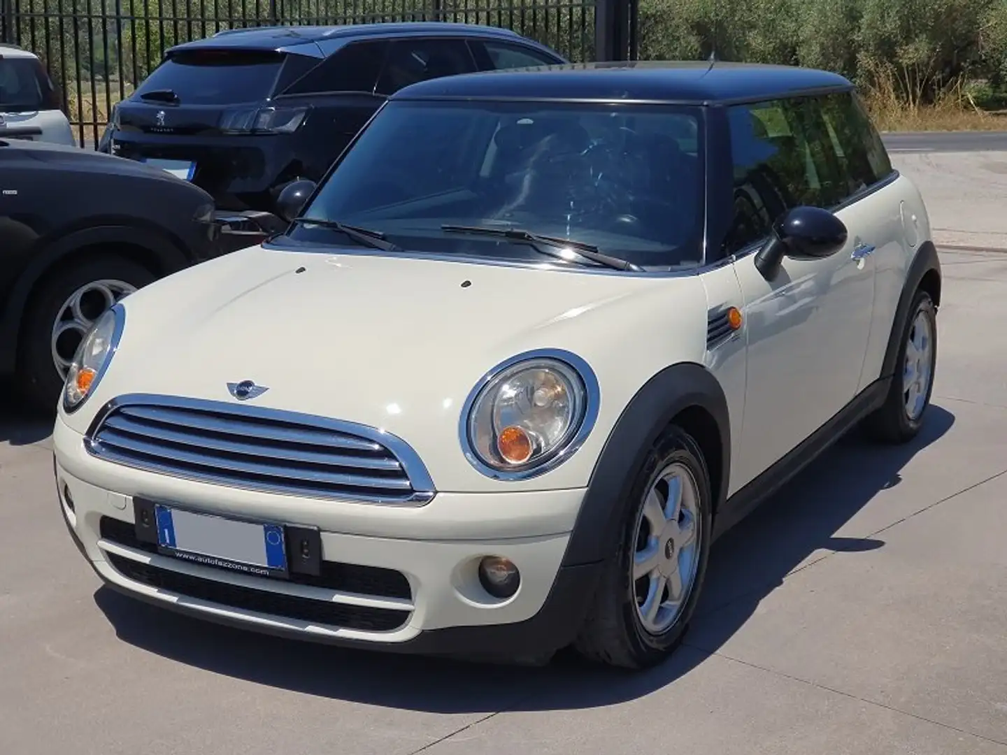 MINI Cooper D 1.6d 16V 110CV DPF Cooper D ** PER NEOPATENTATI ** Bianco - 2