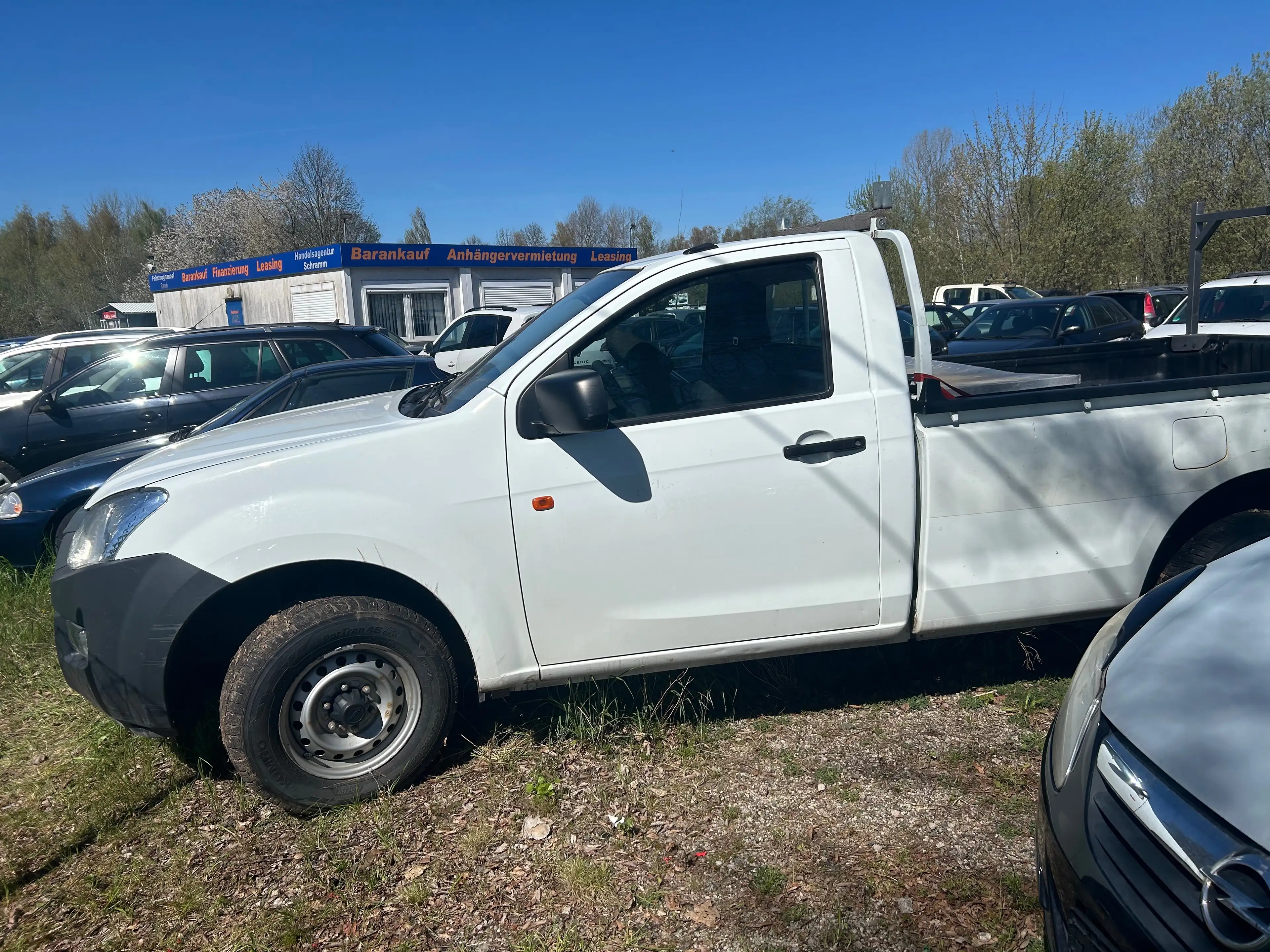 Isuzu D-Max Single Cab Basis 2WD — photo 2
