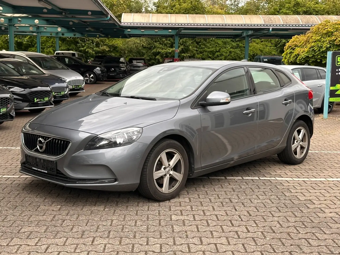 Volvo V40 D2 Kinetic *Navi*LED*CD-Player*Händler* Grijs - 2
