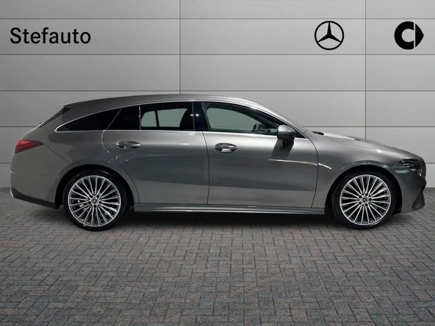 Mercedes-Benz CLA 200 d Automatic Shooting Brake AMG Line Advanced Plus Grau - 2