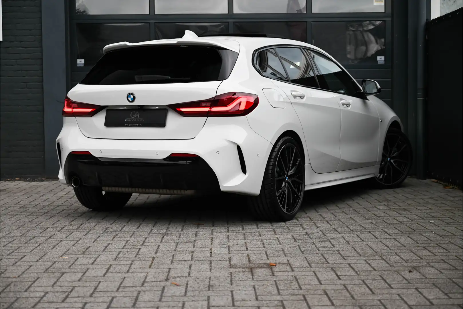 BMW 118 1-serie 118i High Executive, Pano Apple Carplay Blanc - 2