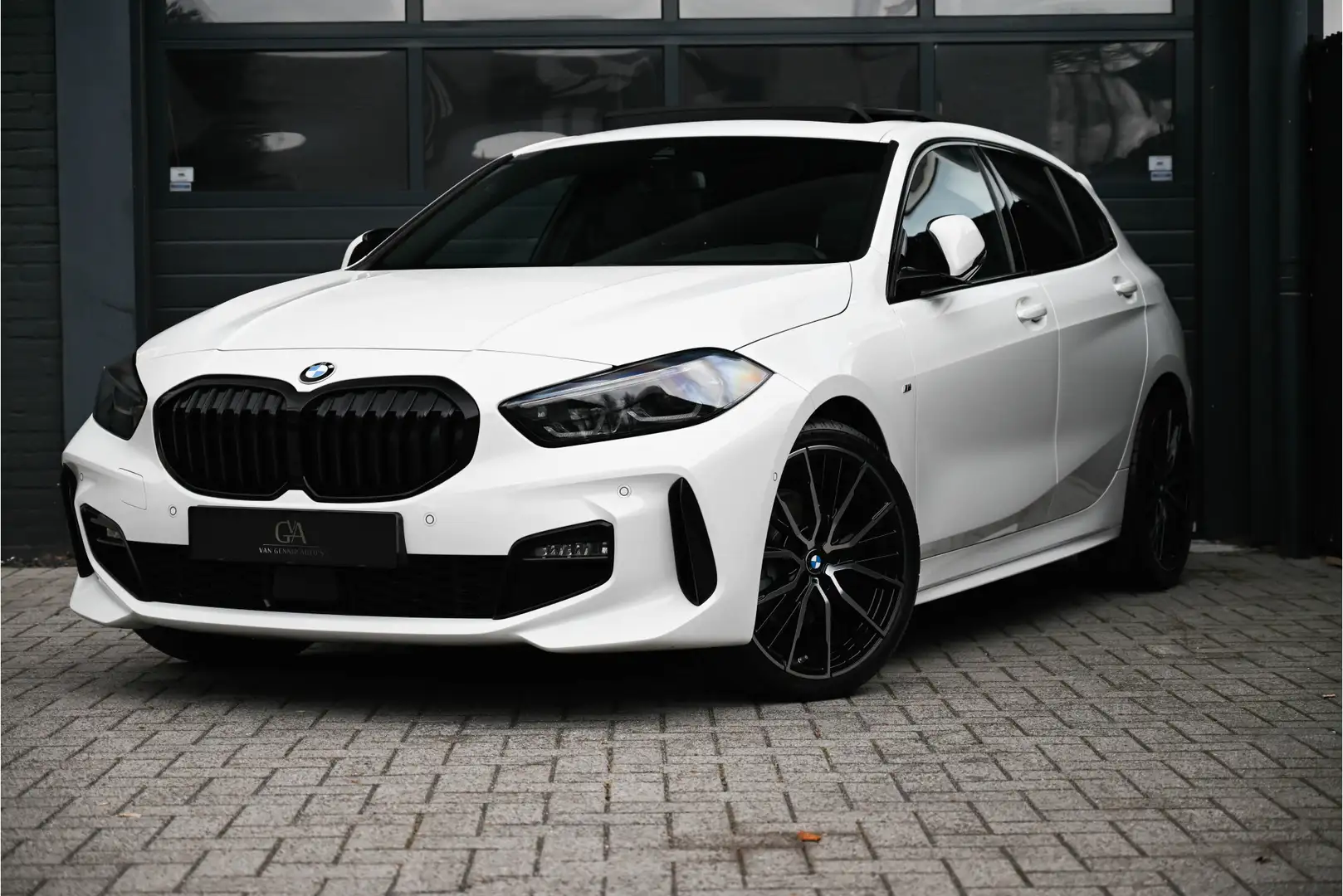 BMW 118 1-serie 118i High Executive, Pano Apple Carplay Blanc - 1