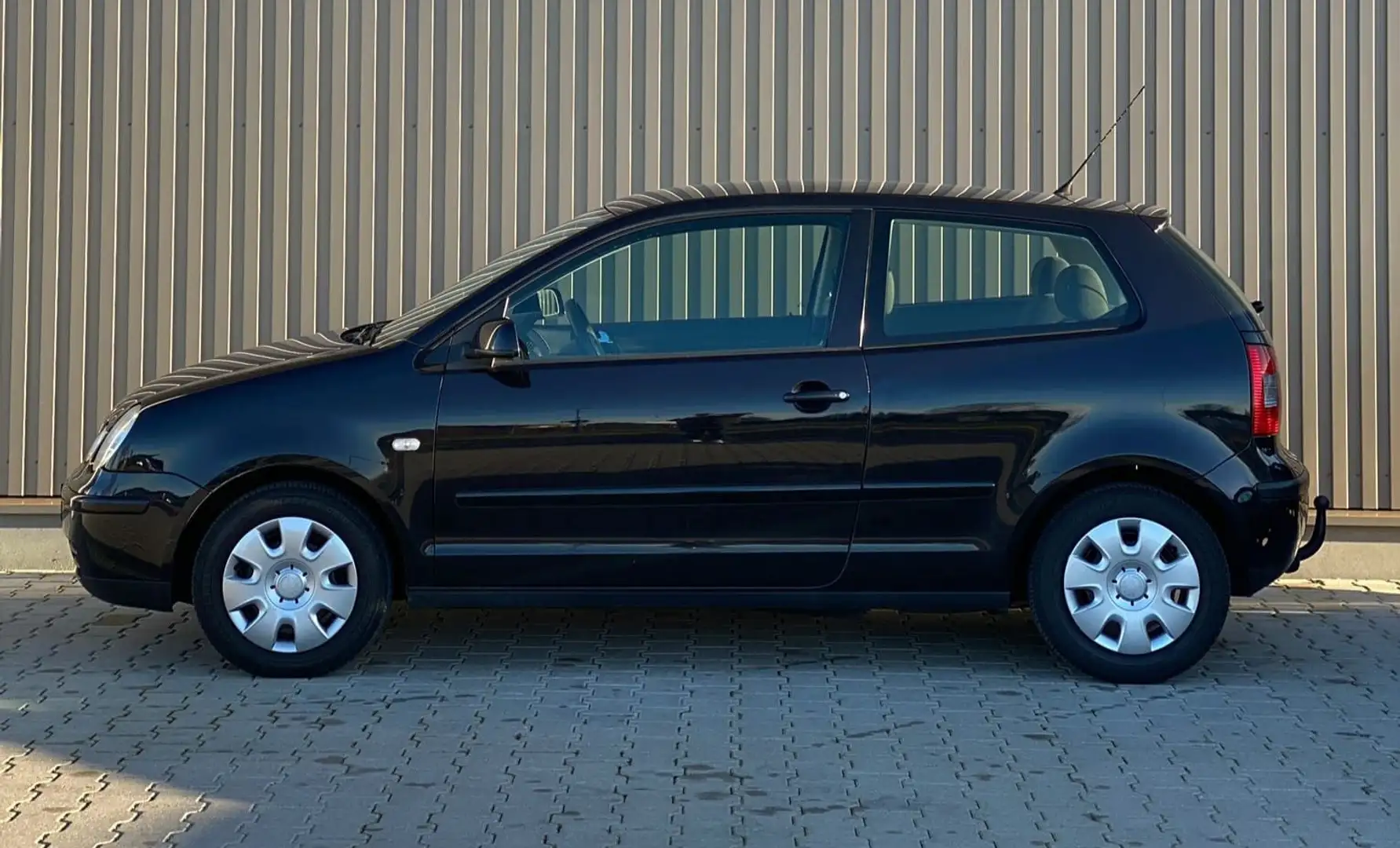 Volkswagen Polo 1.4-16V Athene Zwart - 2