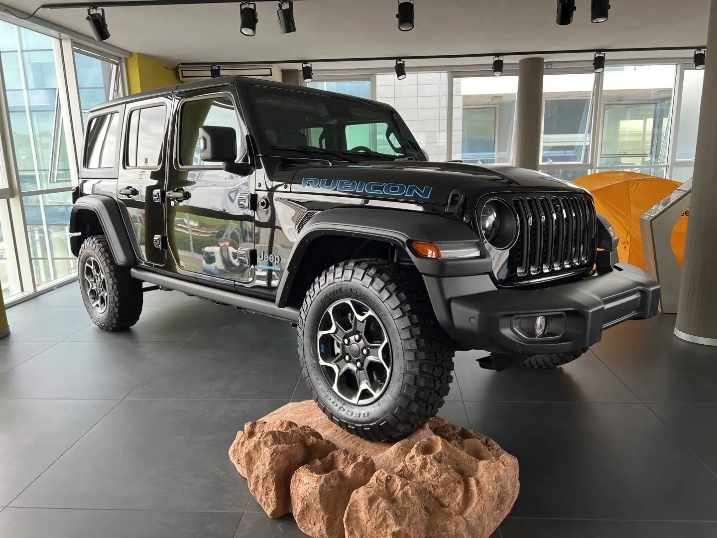 Jeep Wrangler Unlimited 2.0 PHEV ATX 4xe Rubicon Schwarz - 1