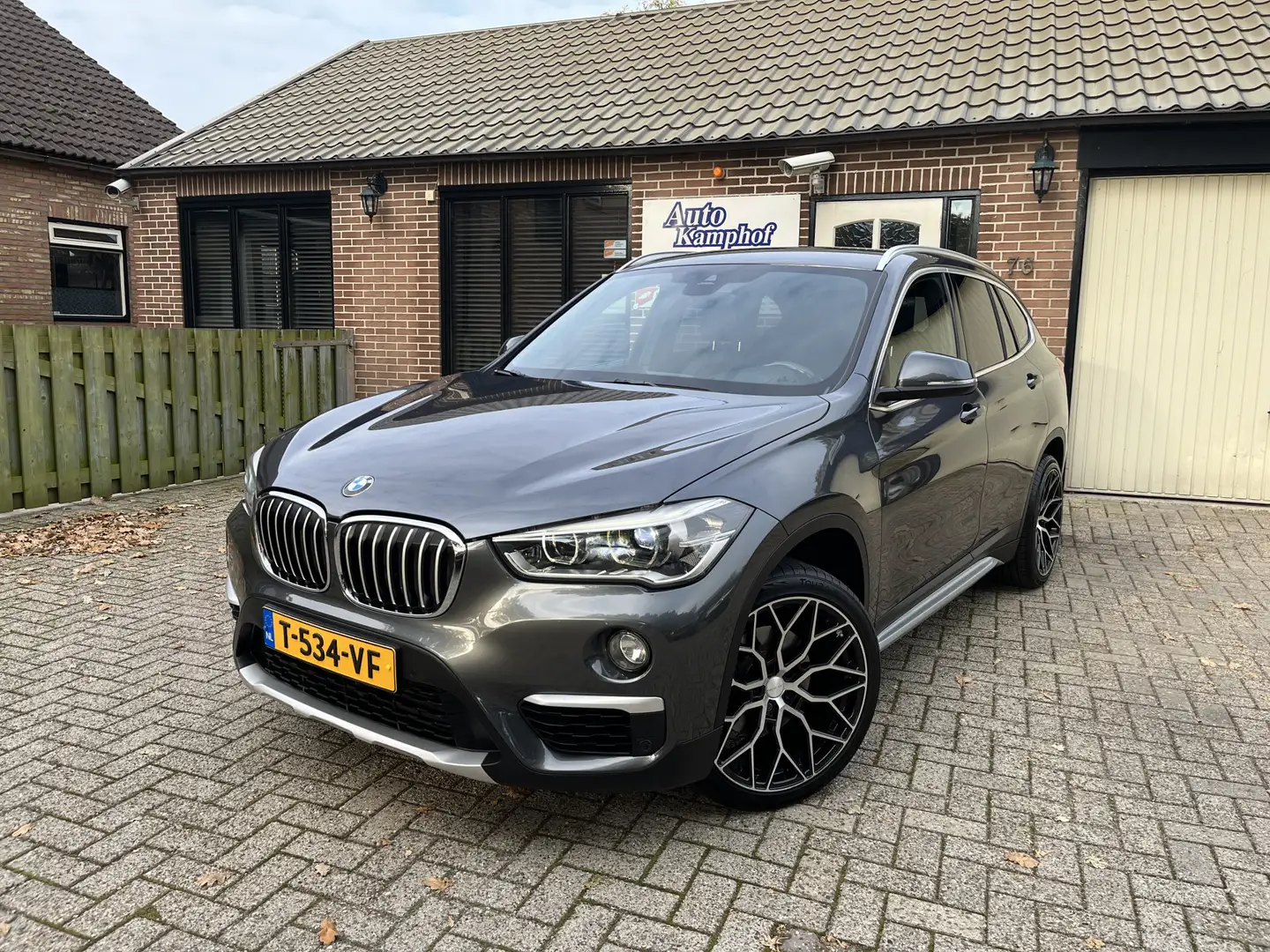 BMW X1 sDrive18i Centennial High Executive 19" Grau - 1