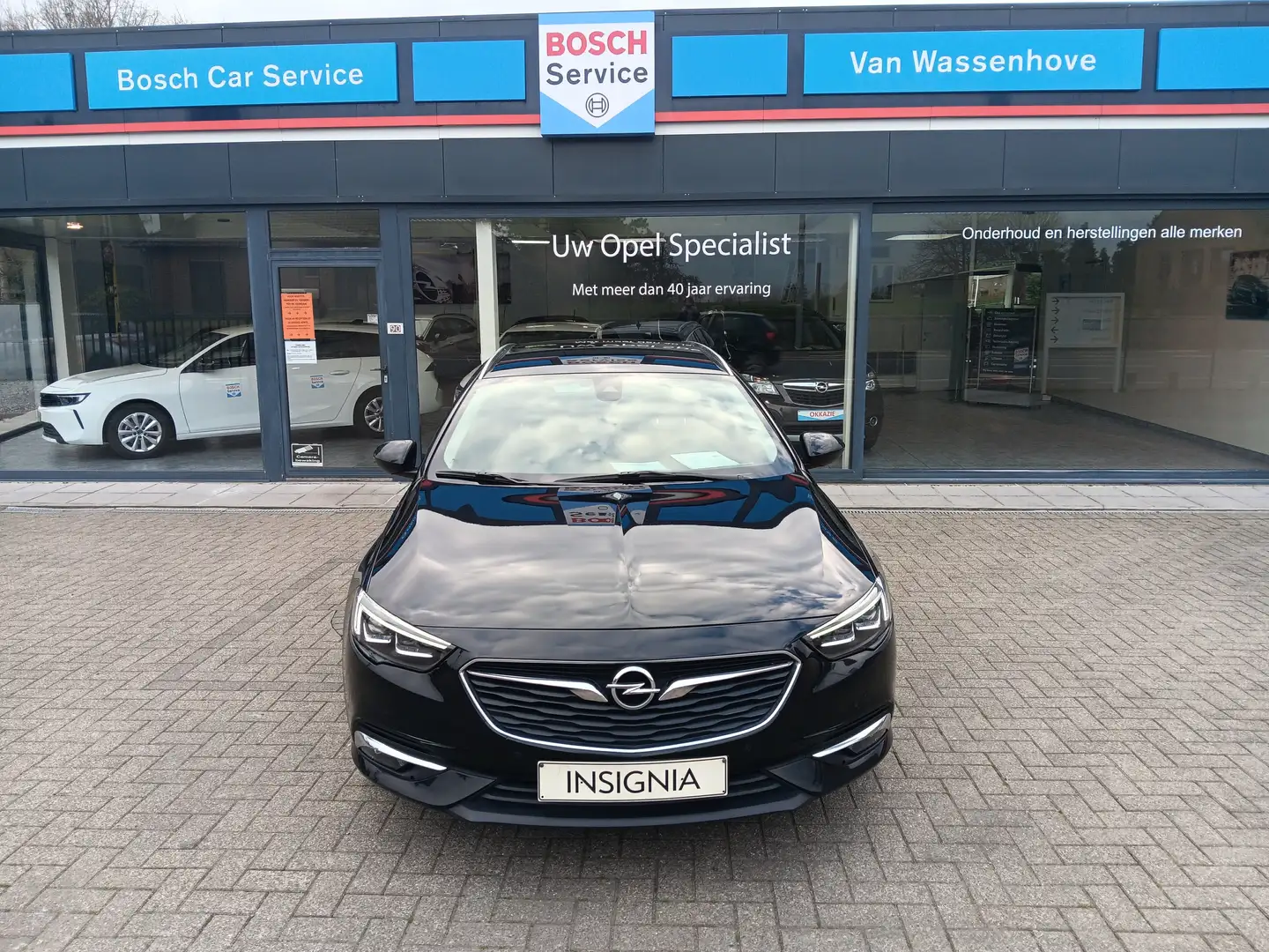 Opel Insignia Sports Tourer 1.6 CDTI ECOTEC D Innovation (EU6.2) Zwart - 2