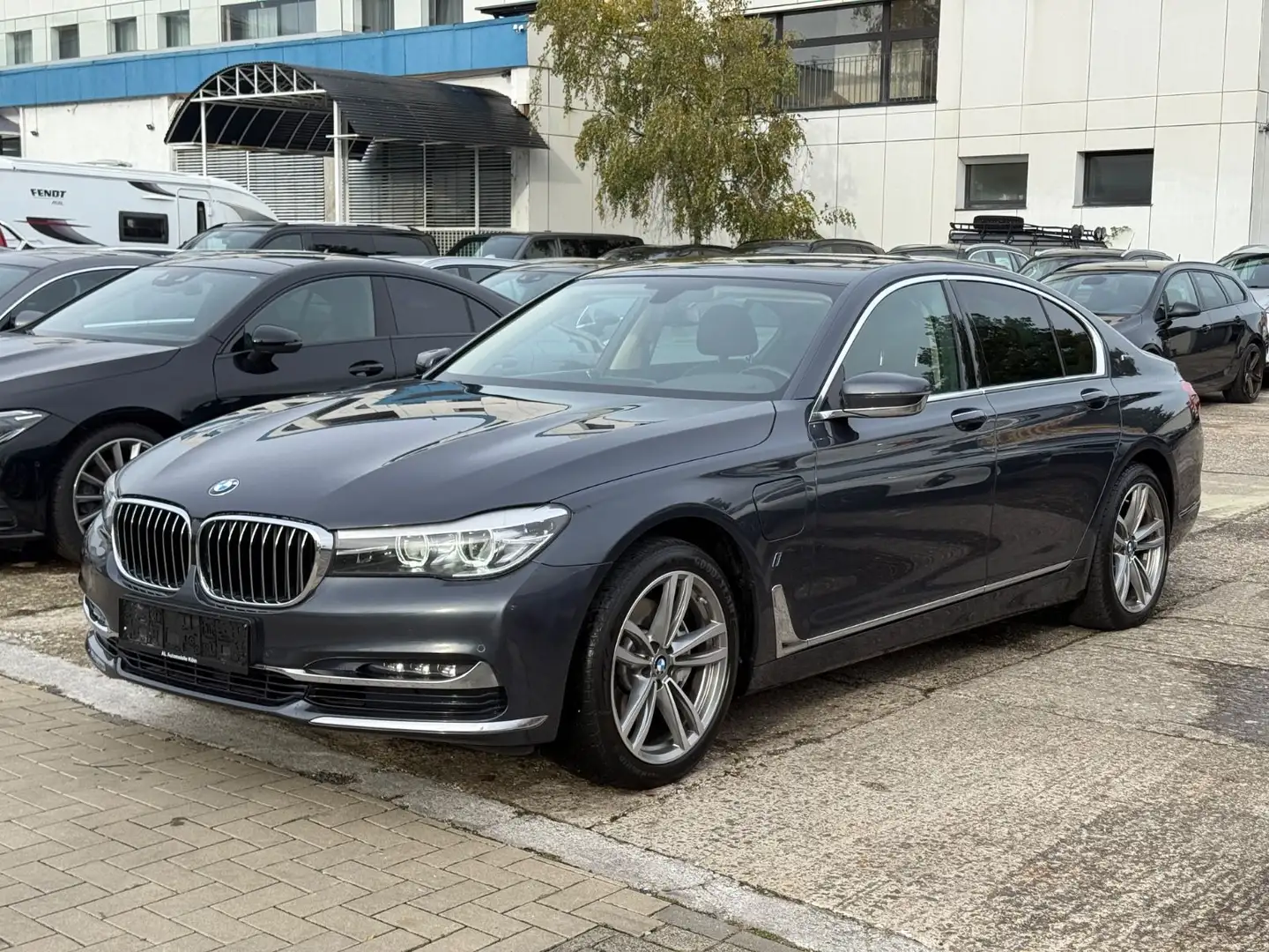BMW 740 e/Memory/Softclose/E-Sitze/KeyLess/Ambiente/ Gris - 2