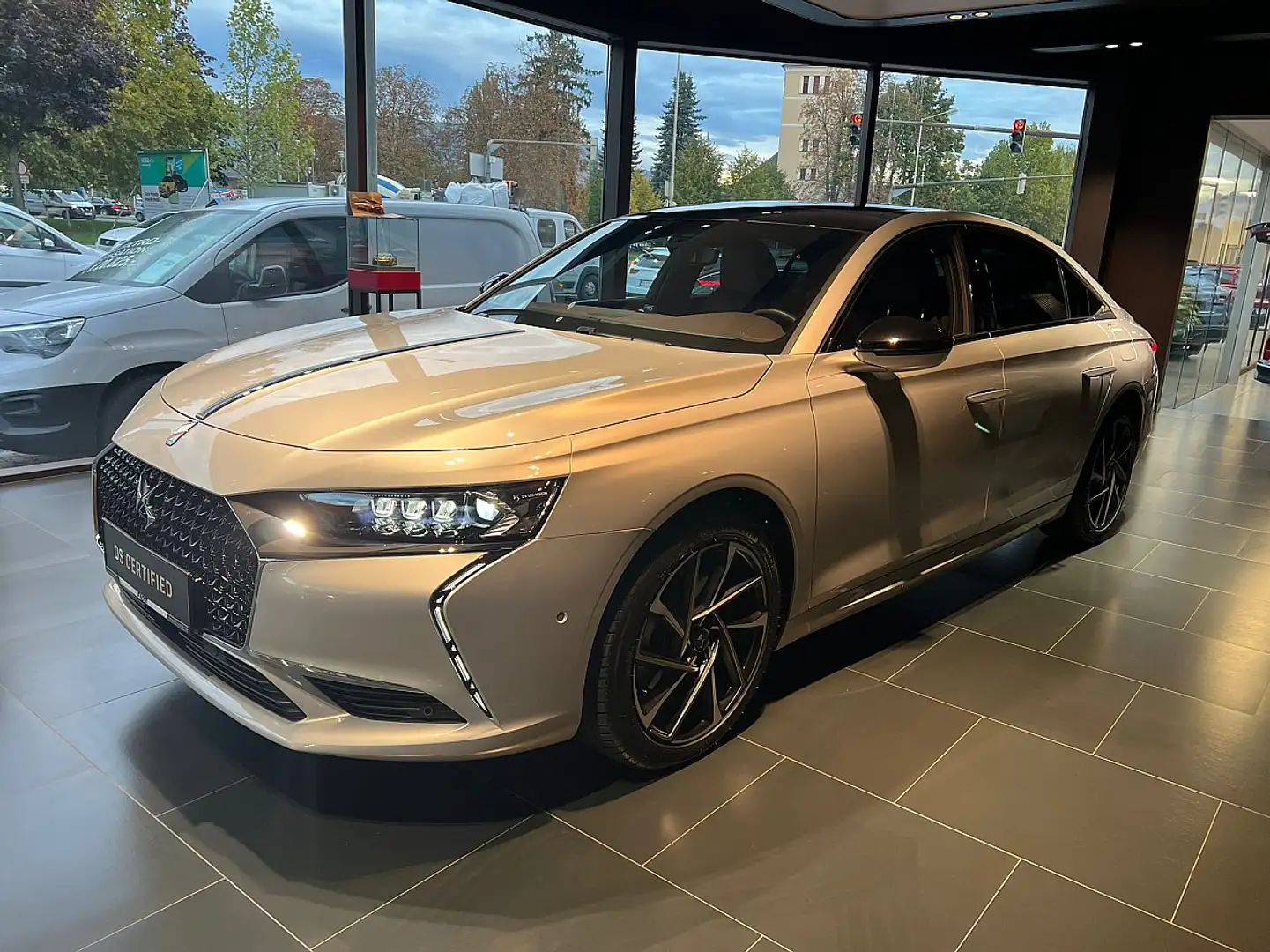 DS Automobiles DS 9 DS9 E-Tense 250PS Rivoli + (D1067) Silber - 1