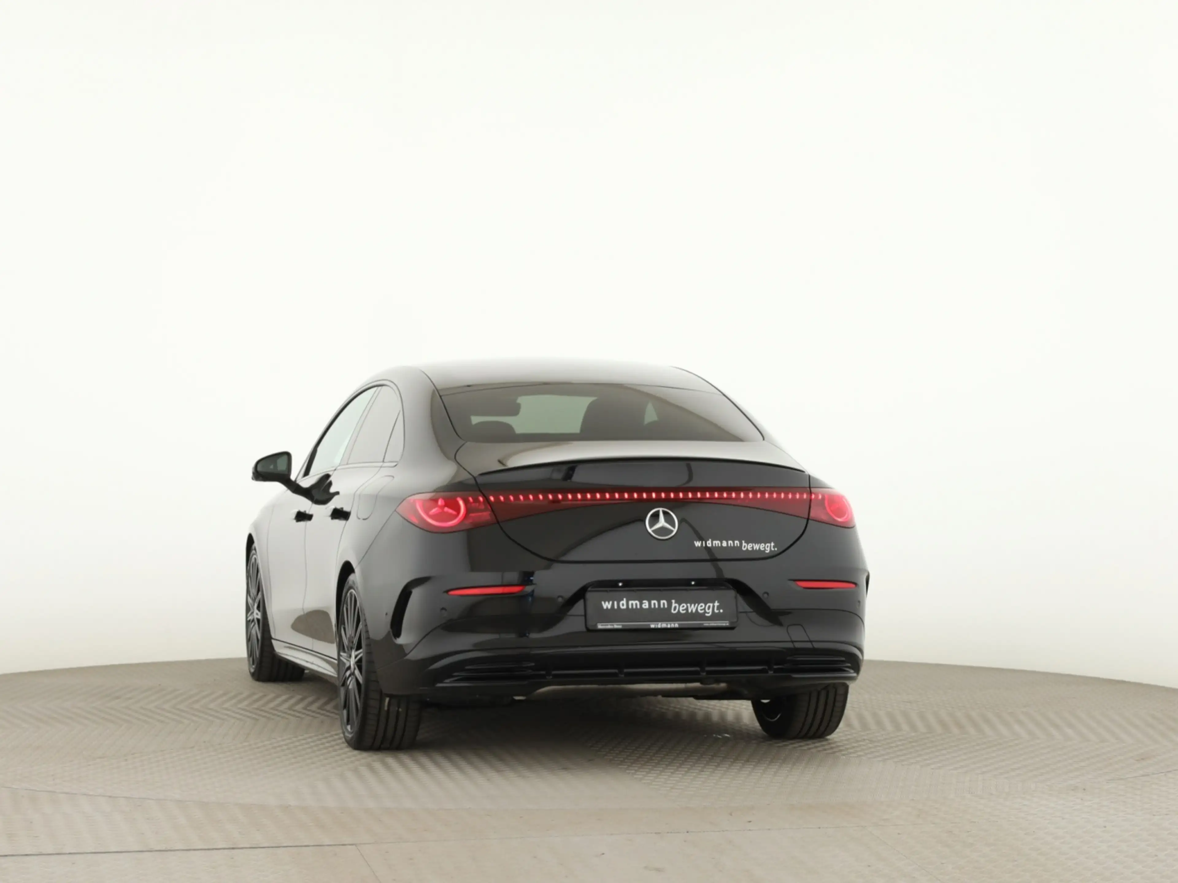 Mercedes-Benz CLA 220 4MATIC AMG*HUD*AHK*Multibeam*Burmest.*19 — photo 4