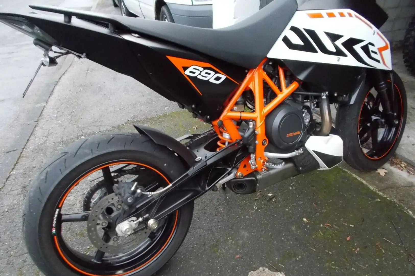 KTM 690 Duke R Negro - 1