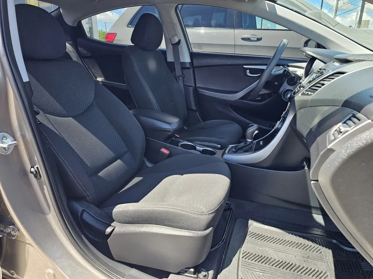Hyundai ELANTRA снимка Hyundai ELANTRA