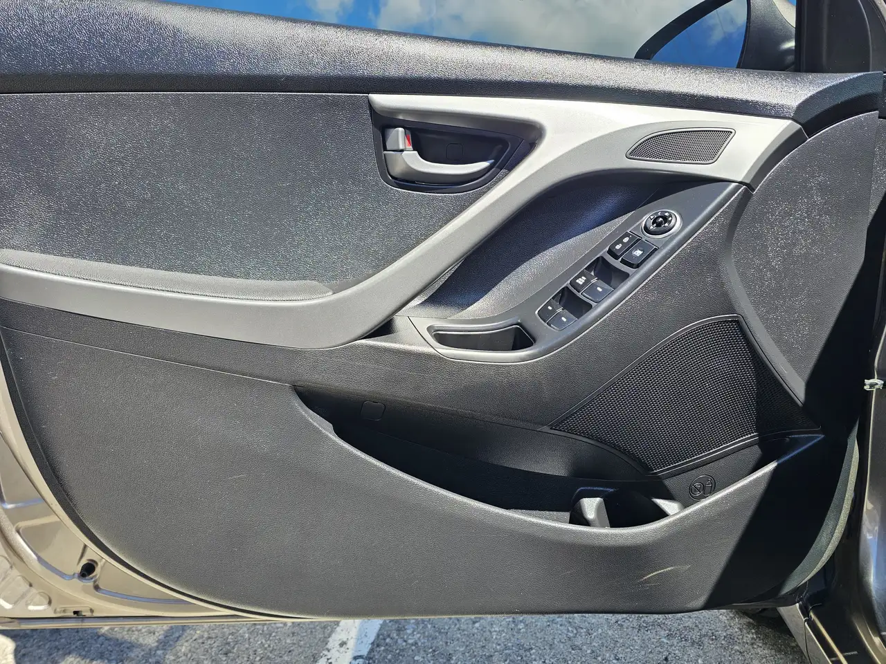 Hyundai ELANTRA снимка Hyundai ELANTRA