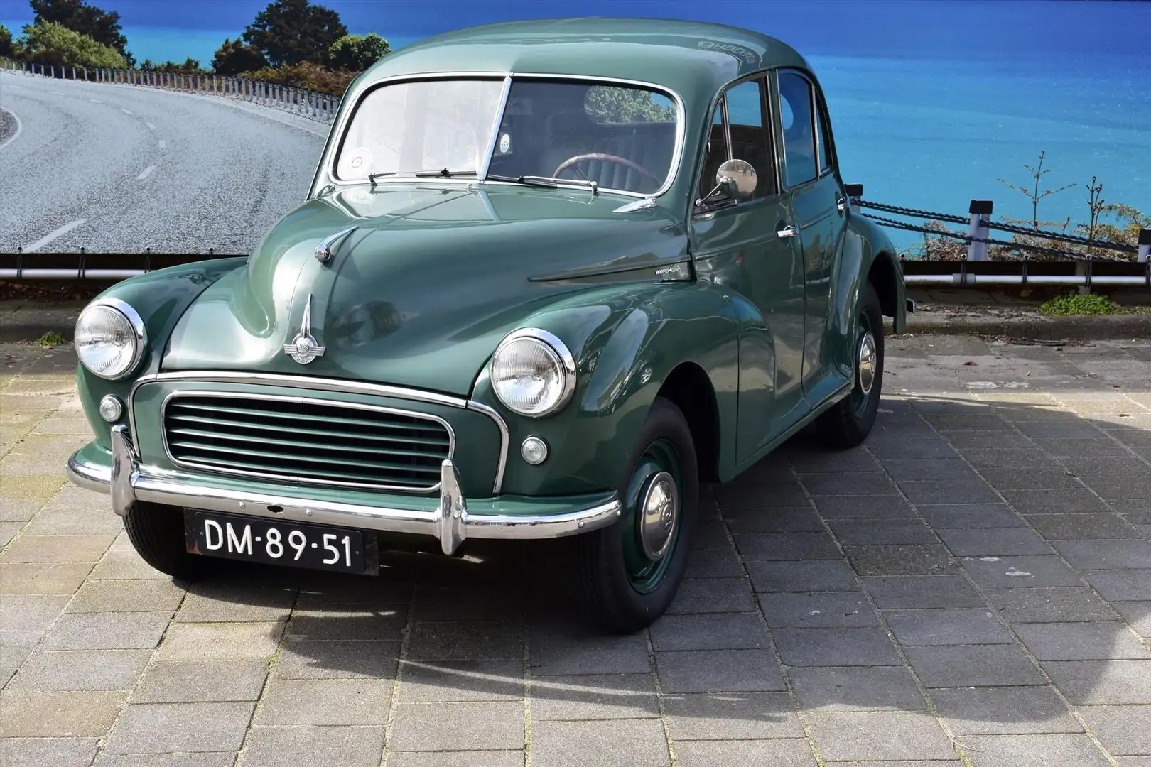 Oldtimer Morris Minor 948 cc 4drs Saloon Split window Groen - 2