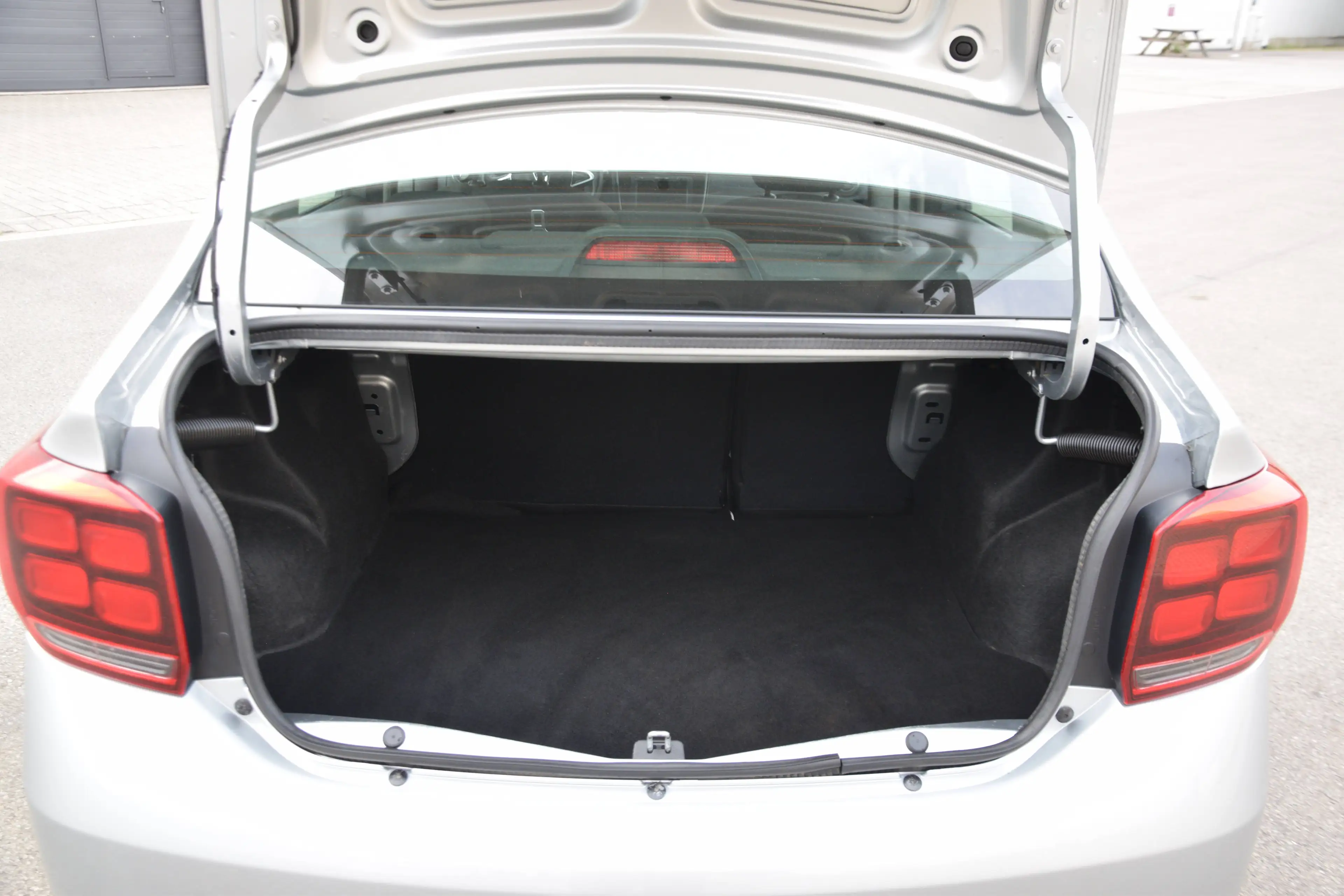 Dacia Logan 1.5 dCi Laureate — photo 8