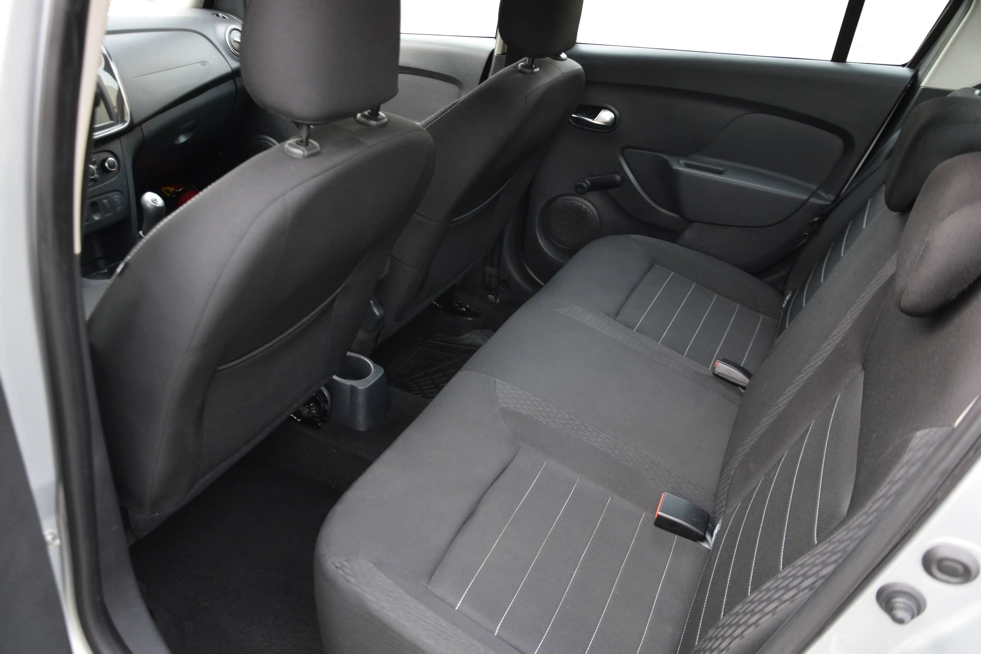 Dacia Logan 1.5 dCi Laureate — photo 6