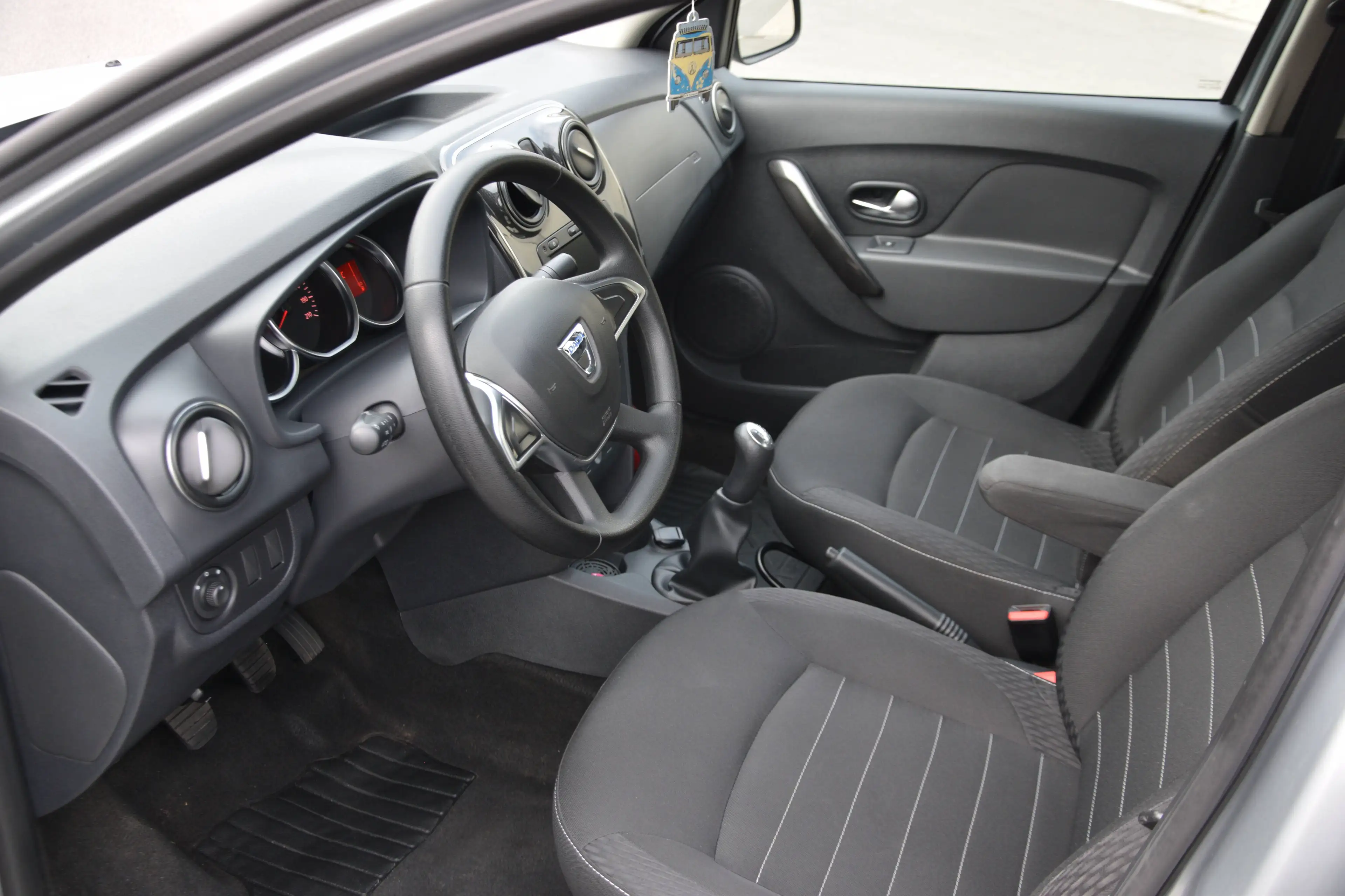 Dacia Logan 1.5 dCi Laureate — photo 5