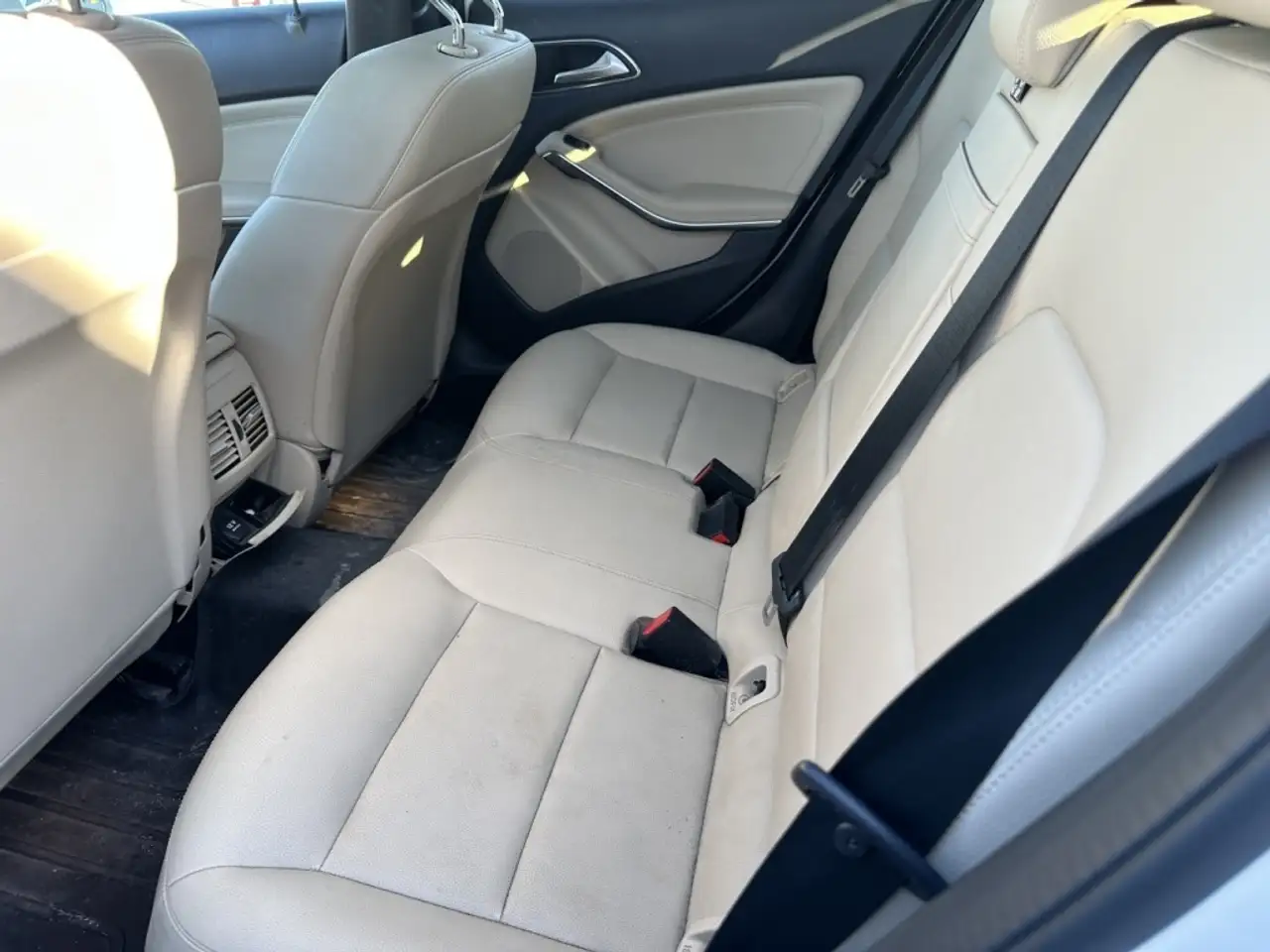 Mercedes-Benz GLA снимка Mercedes-Benz GLA