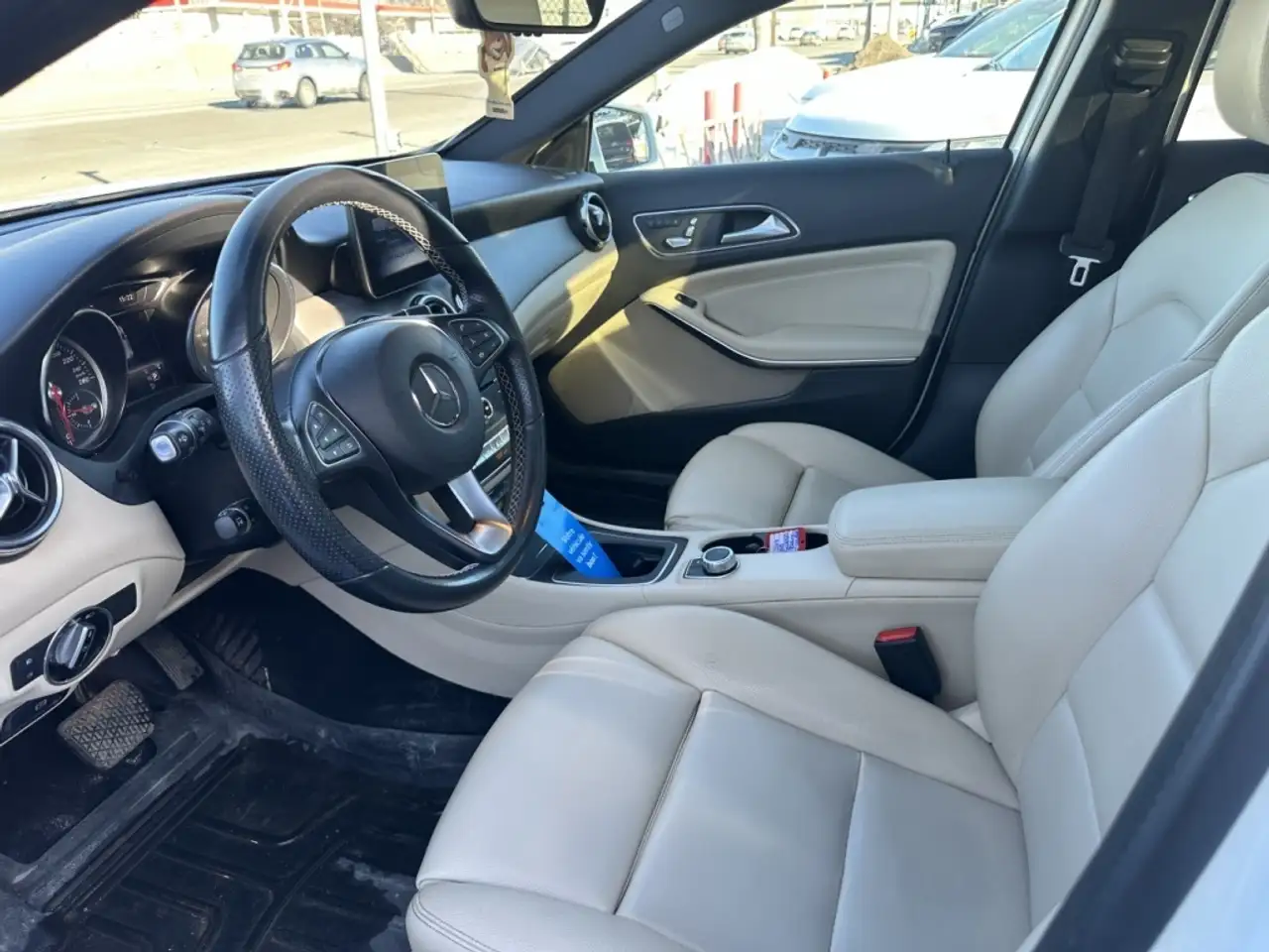 Mercedes-Benz GLA снимка Mercedes-Benz GLA