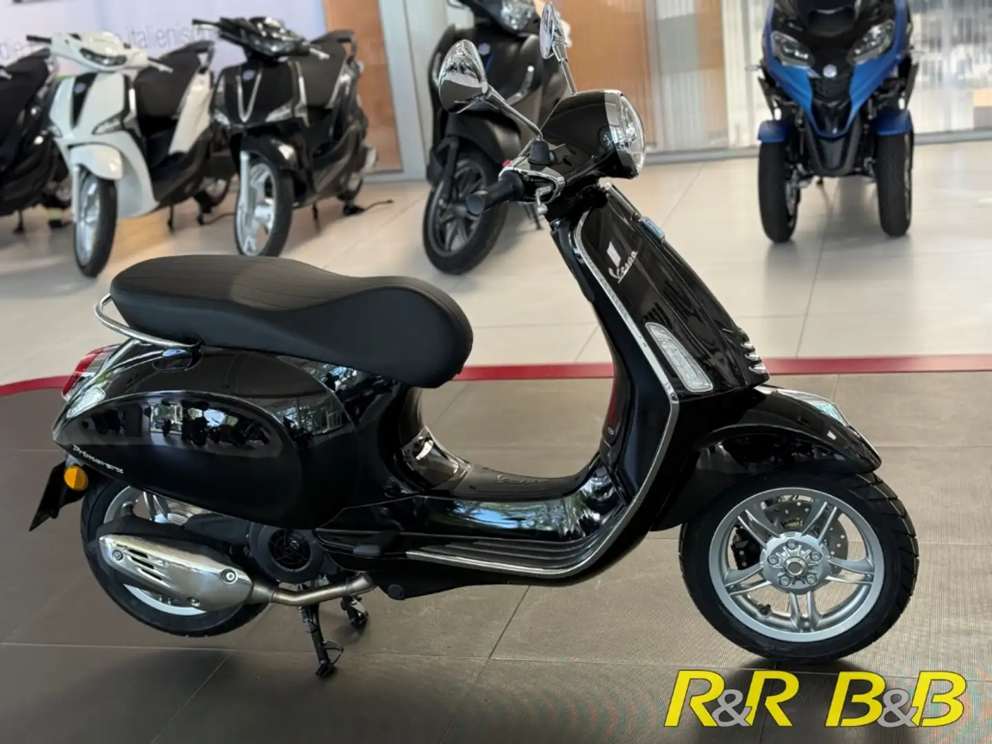 Vespa Primavera 125 BLACK DEAL 500 € NACHLASS Noir - 2