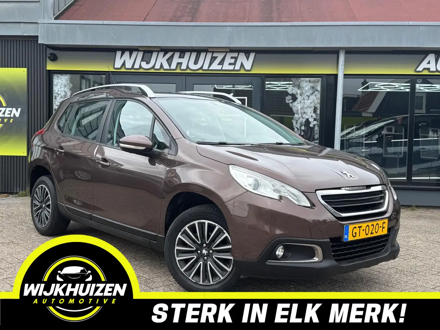 Peugeot 2008 1.2 PureTech Active Pack Premium met Panorama dak Bruin - 1