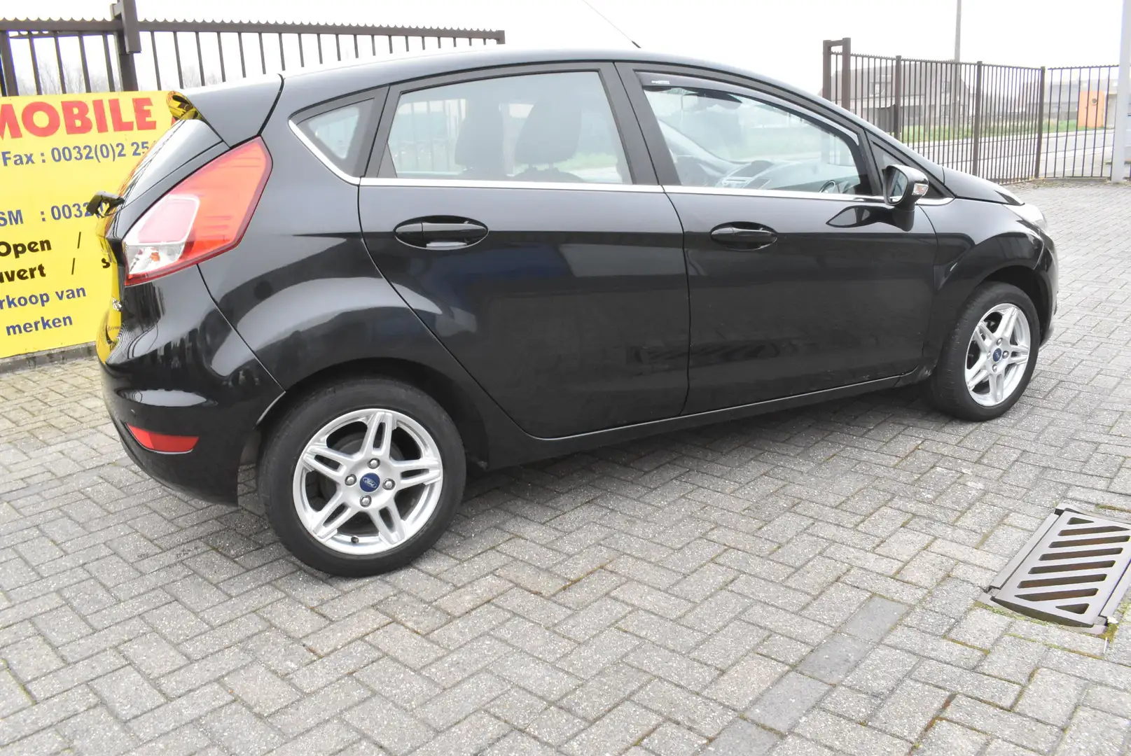 Ford Fiesta 1.0i Titanium / Airco ***DESTOCKAGE B2B*** Nero - 2