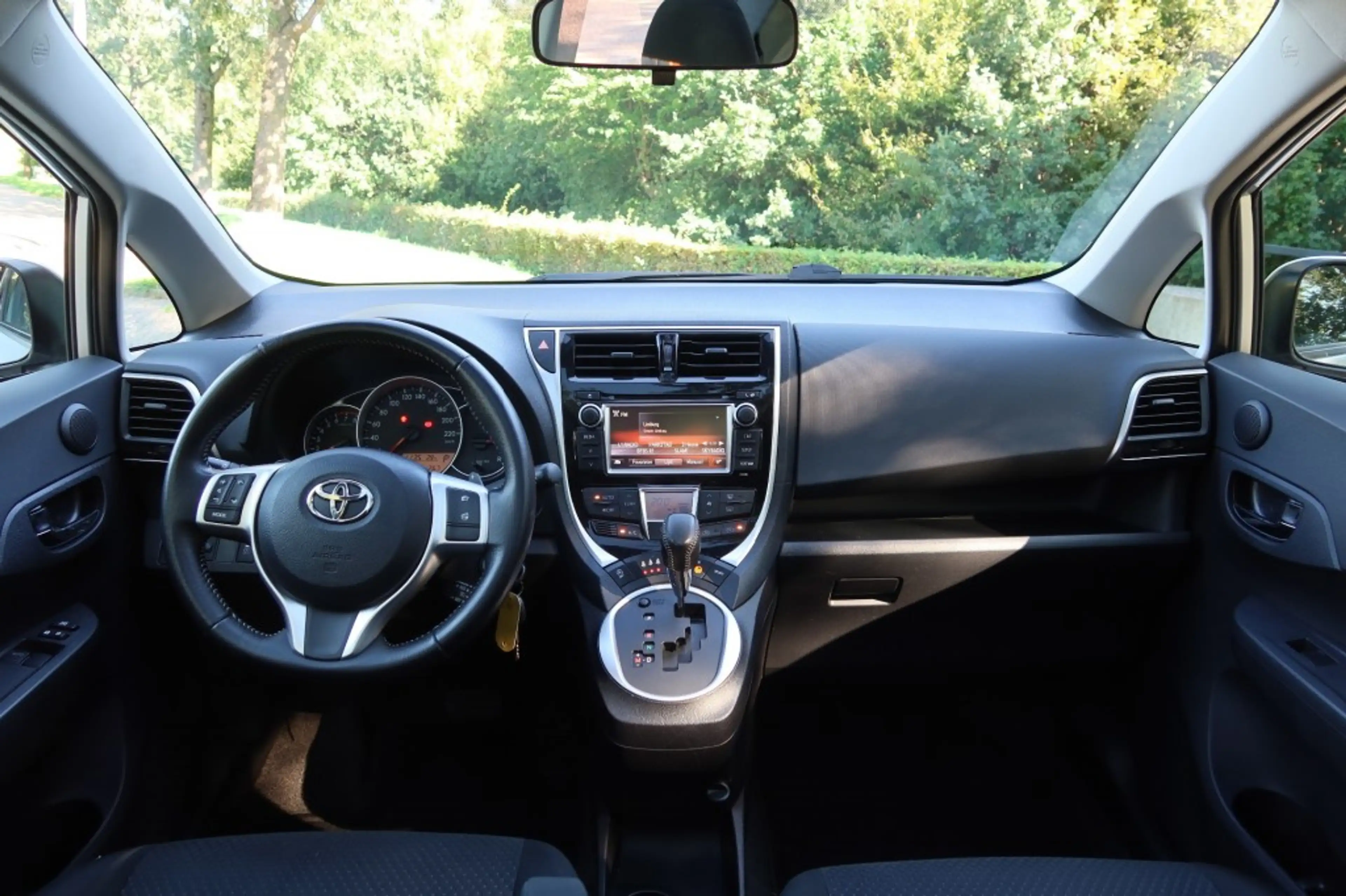 Toyota Verso-S 1.3 VVT-i Trend AUTOMAAT Clima, Camera, Panoramada — photo 7