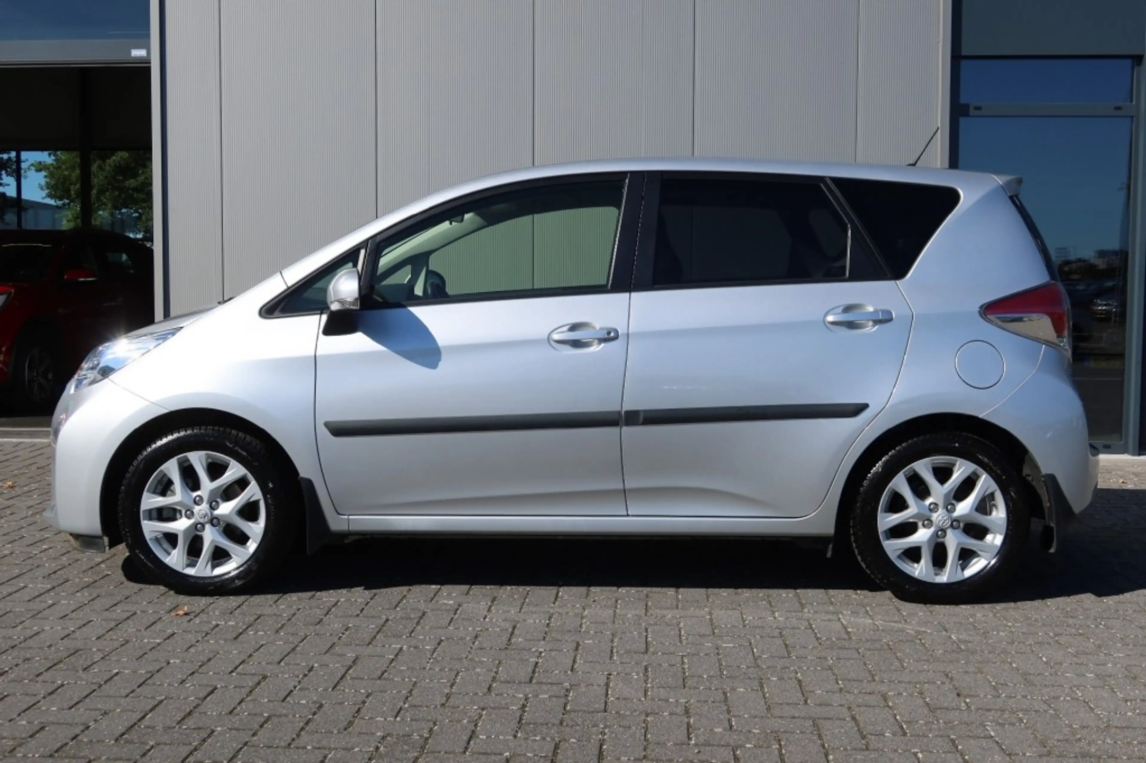 Toyota Verso-S 1.3 VVT-i Trend AUTOMAAT Clima, Camera, Panoramada — photo 3