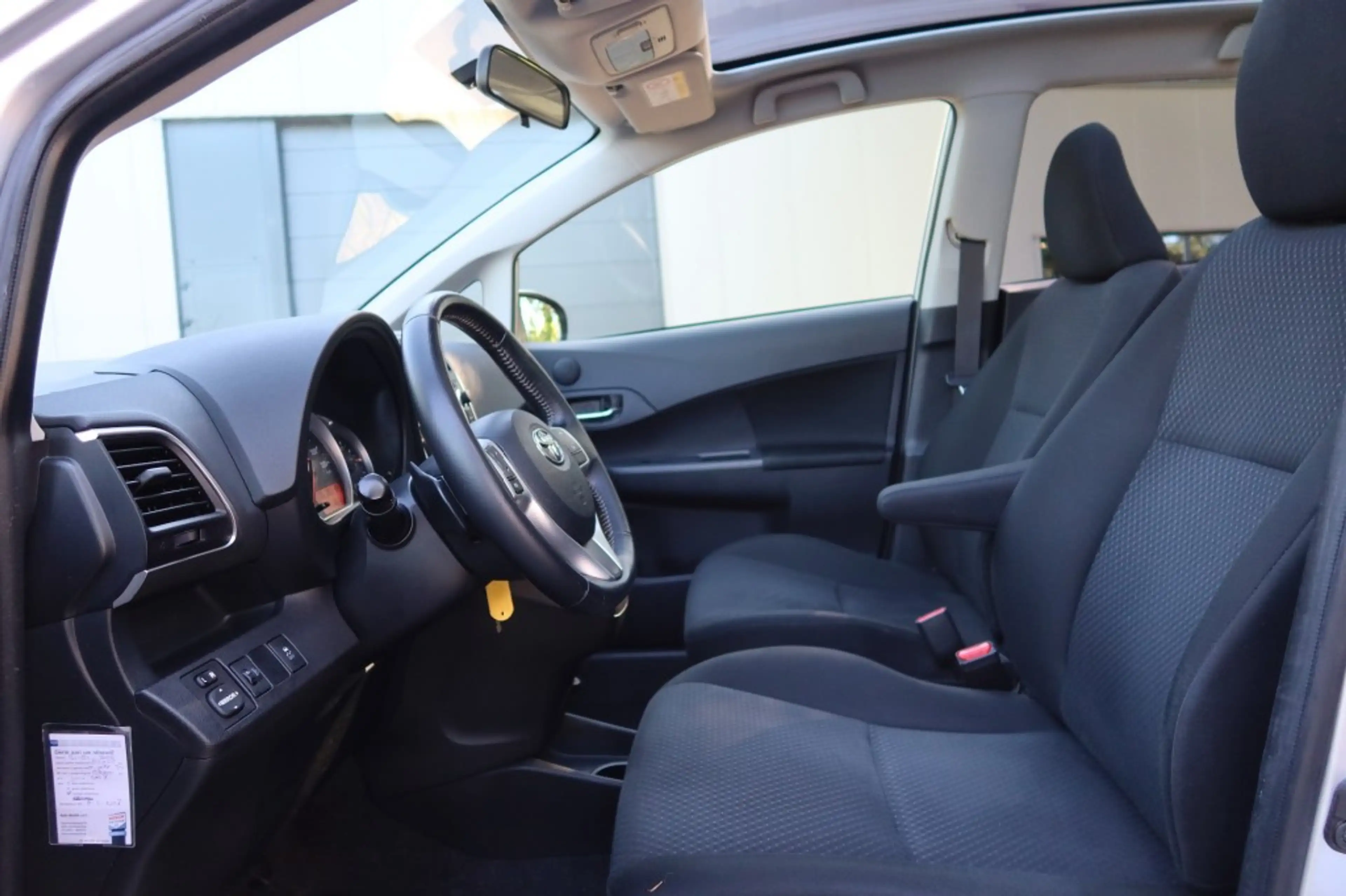 Toyota Verso-S 1.3 VVT-i Trend AUTOMAAT Clima, Camera, Panoramada — photo 5