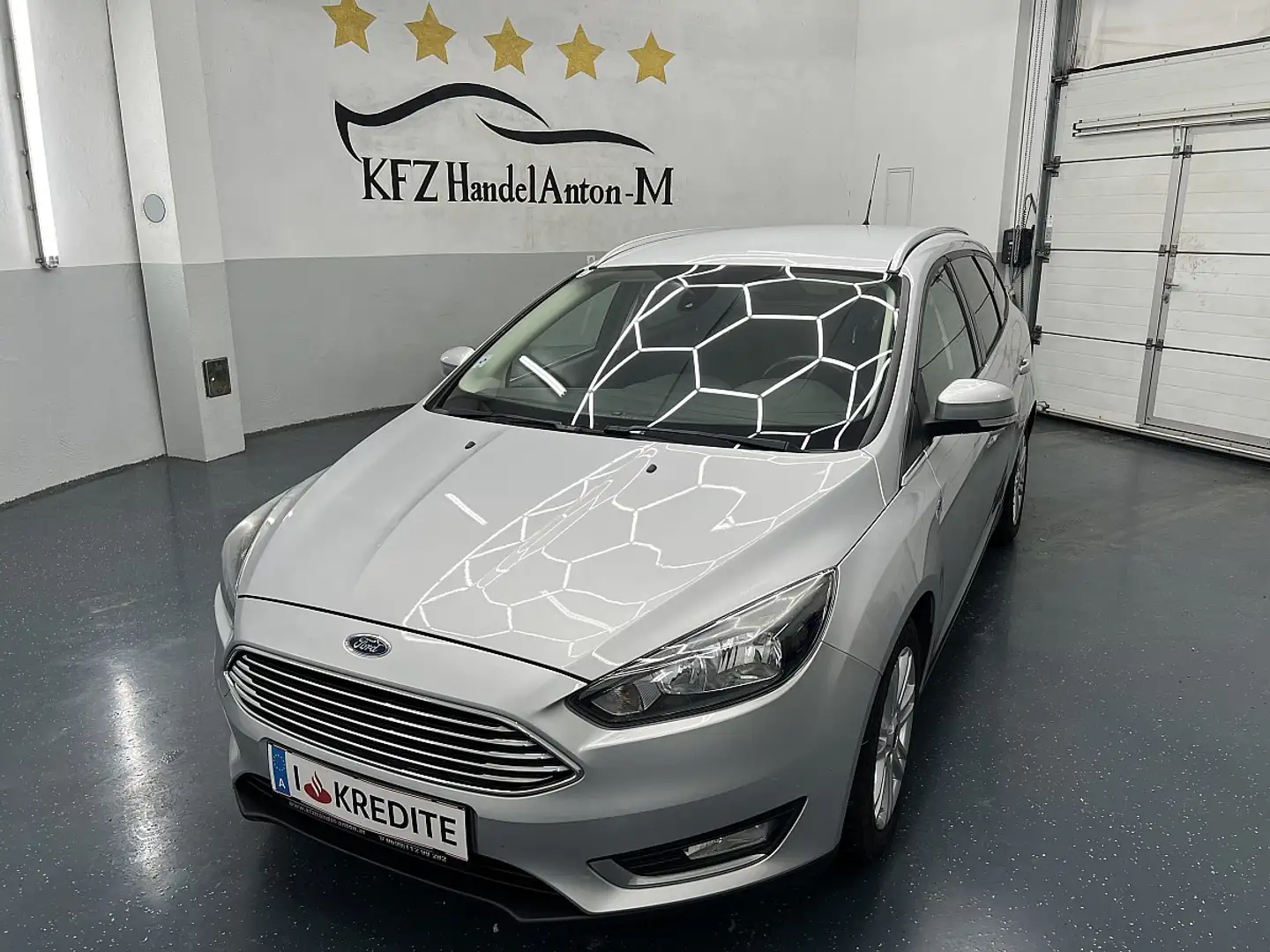 Ford Focus Traveller 1,5 TDCi Titanium * SOFORT FINANZIERU... Grau - 1