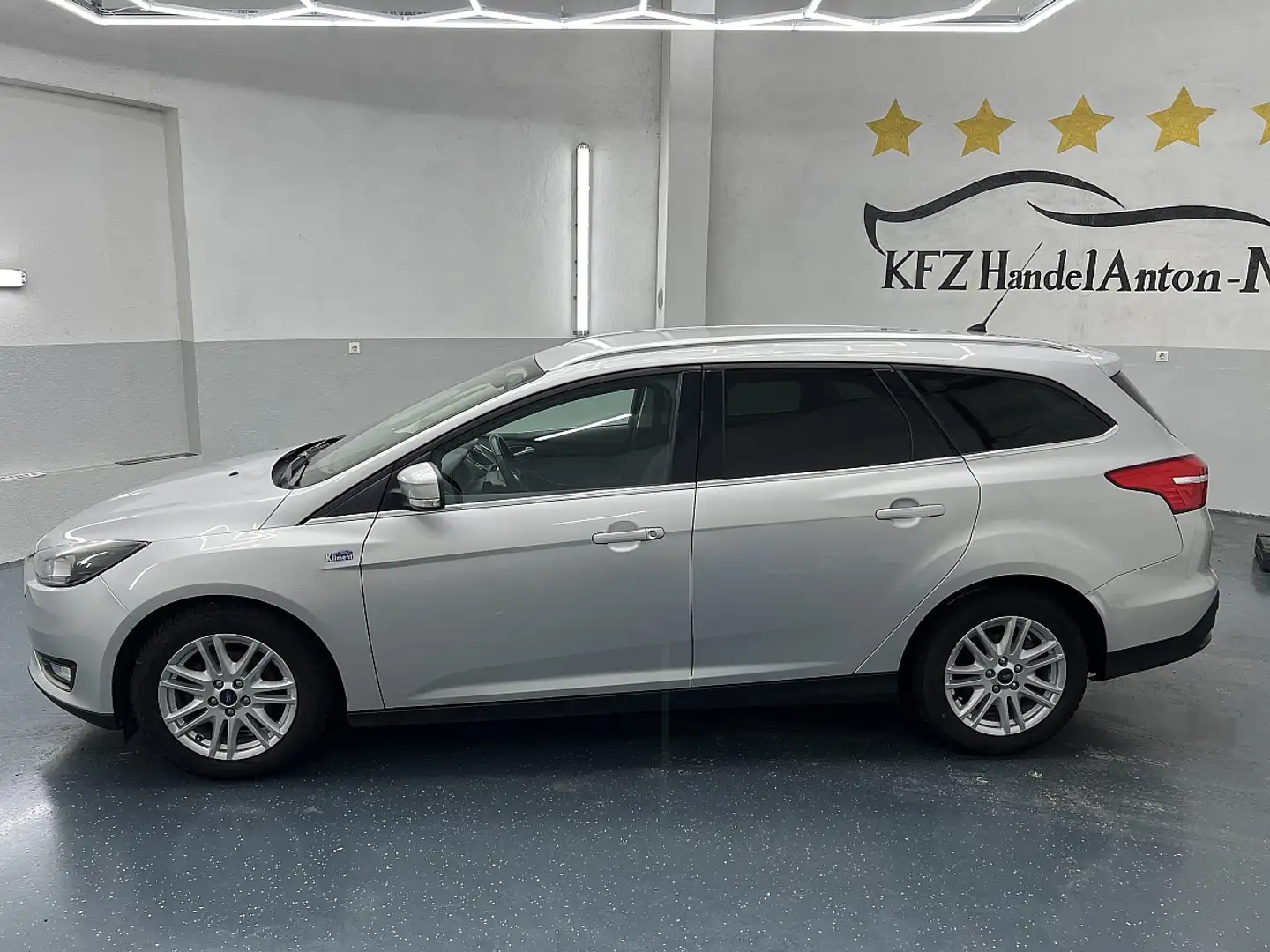 Ford Focus Traveller 1,5 TDCi Titanium * SOFORT FINANZIERU... Grau - 2