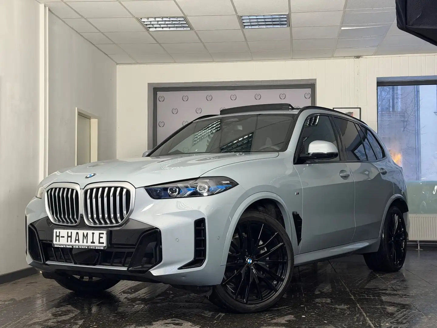 BMW X5 30d M-SPORT ICONIC CARBON PANO 360 HUD H&K Grau - 1